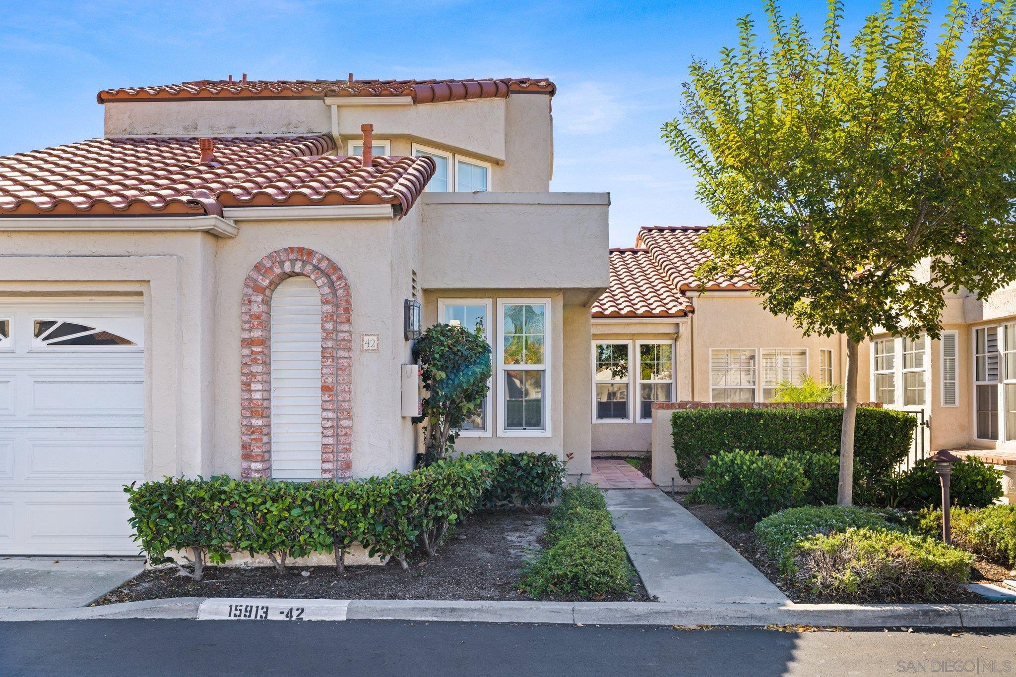 Detail Gallery Image 3 of 34 For 15913  Avenida Villaha  #42,  San Diego,  CA 92128 - 3 Beds | 2/1 Baths