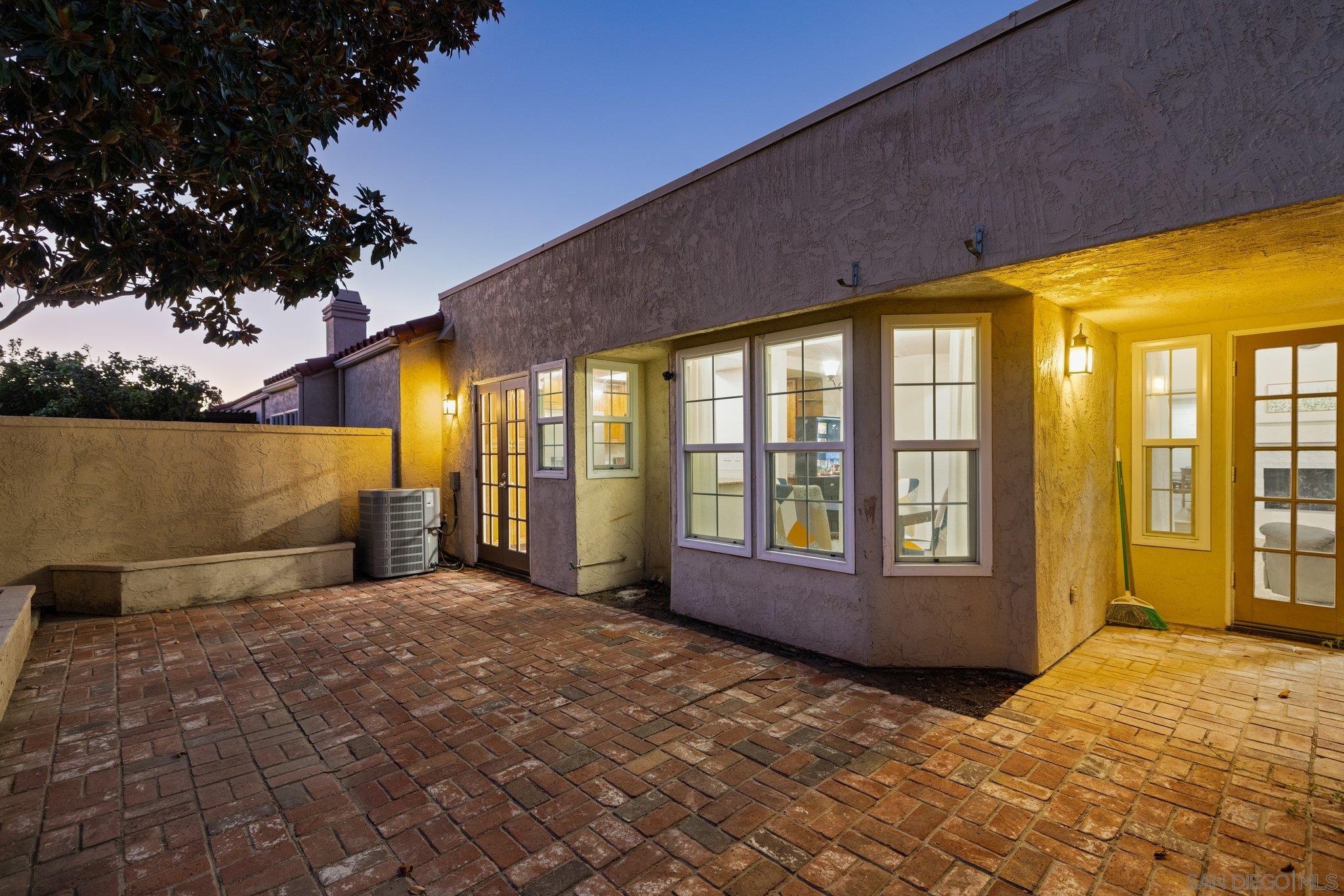 Detail Gallery Image 5 of 34 For 15913  Avenida Villaha  #42,  San Diego,  CA 92128 - 3 Beds | 2/1 Baths