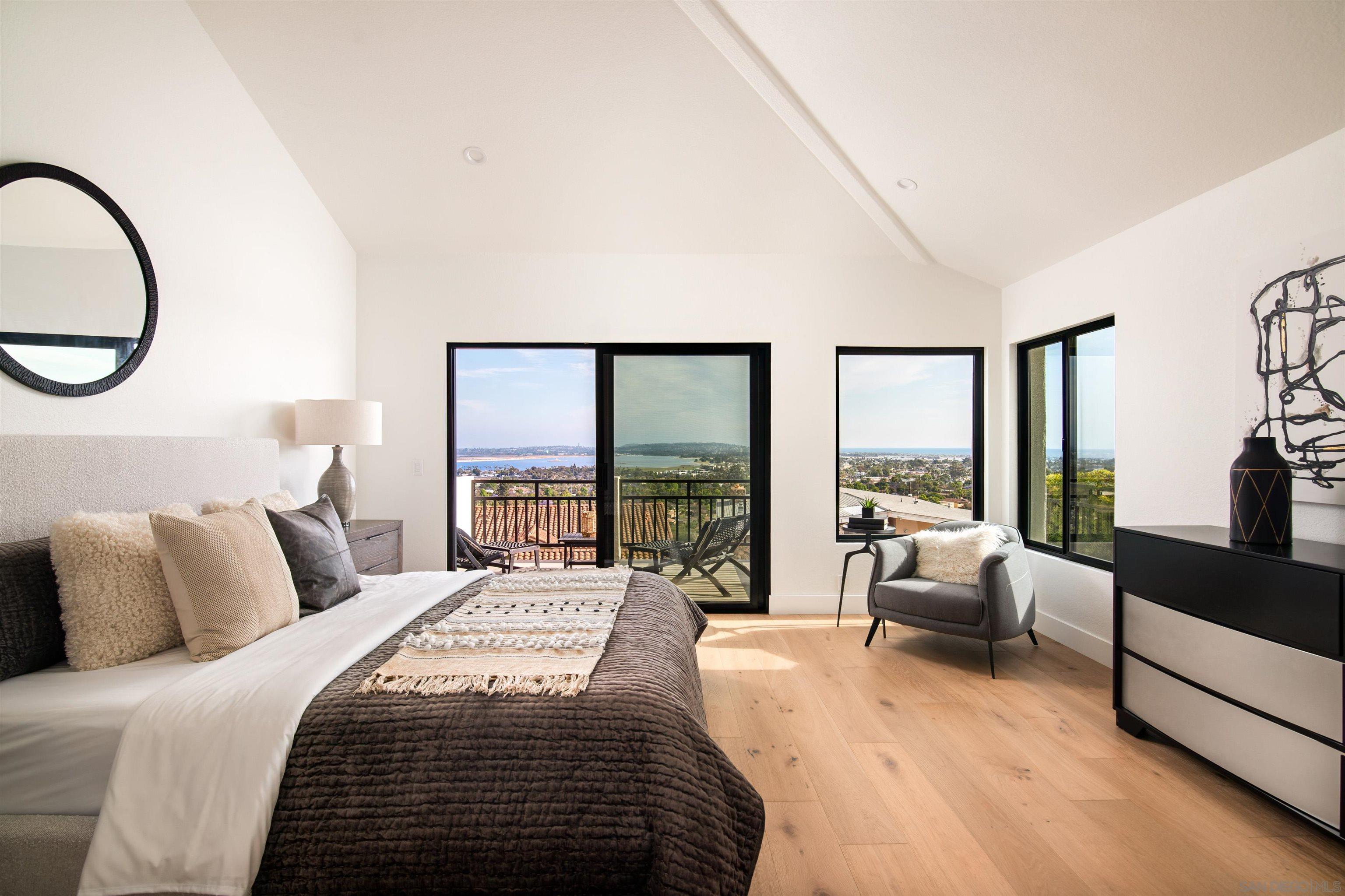 Detail Gallery Image 21 of 60 For 2481  La Marque St, San Diego,  CA 92109 - 4 Beds | 3 Baths