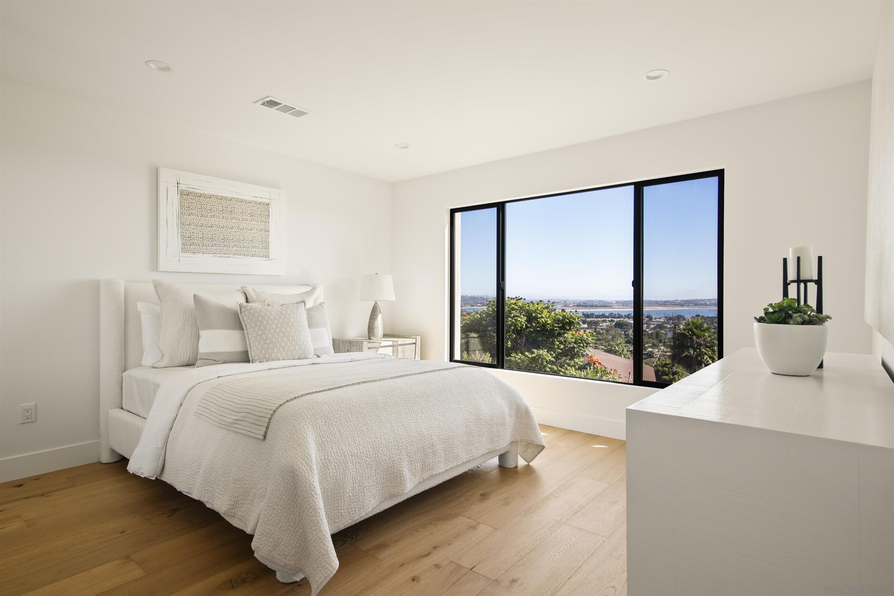 Detail Gallery Image 35 of 57 For 2481  La Marque St, San Diego,  CA 92109 - 4 Beds | 3 Baths