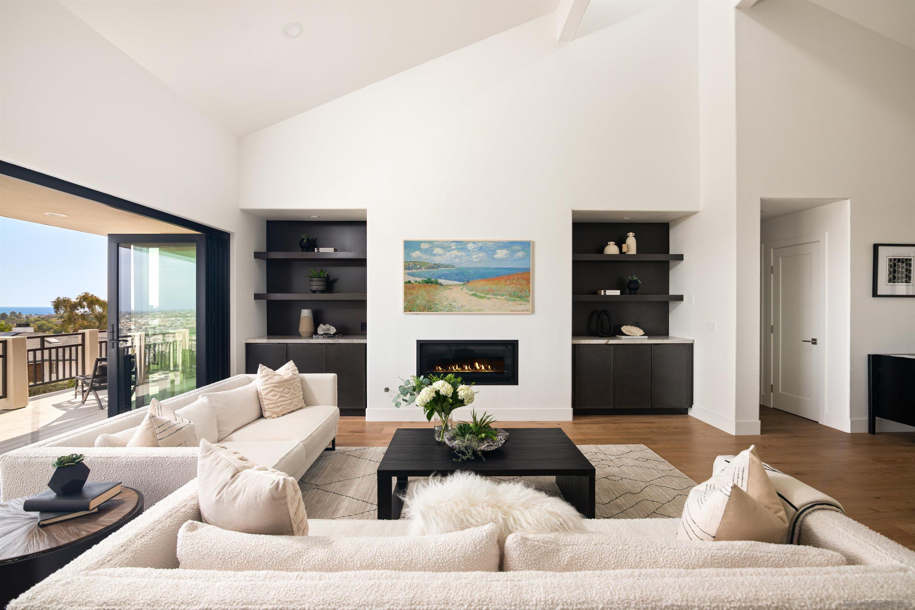 Detail Gallery Image 6 of 60 For 2481  La Marque St, San Diego,  CA 92109 - 4 Beds | 3 Baths