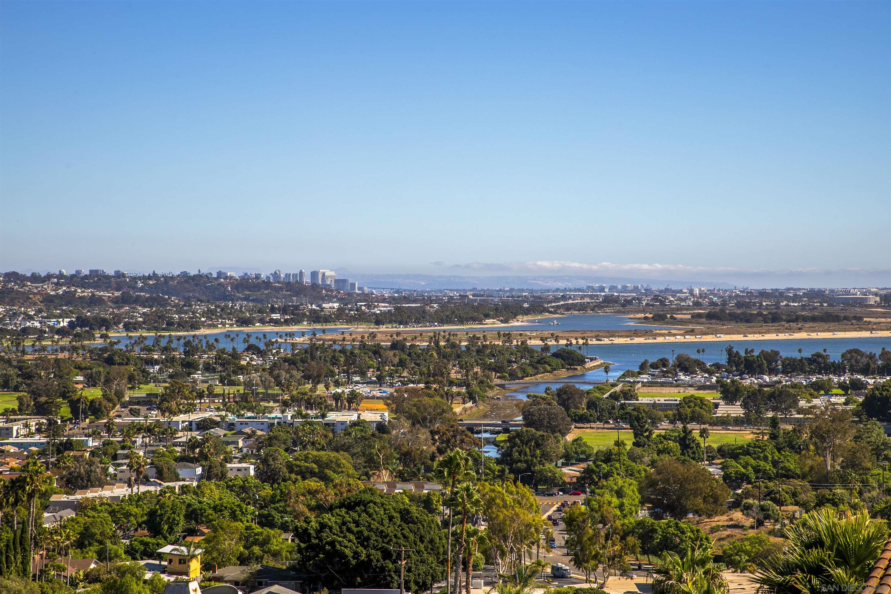 Detail Gallery Image 8 of 60 For 2481  La Marque St, San Diego,  CA 92109 - 4 Beds | 3 Baths