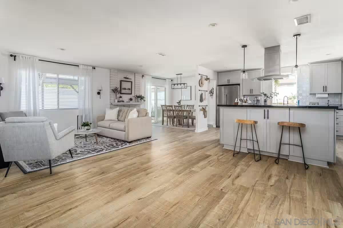 Detail Gallery Image 2 of 39 For 4367  Berwick, San Diego,  CA 92117 - 4 Beds | 3 Baths