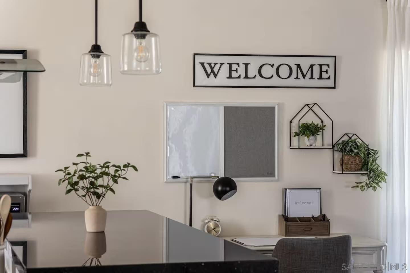 Detail Gallery Image 11 of 39 For 4367  Berwick, San Diego,  CA 92117 - 4 Beds | 3 Baths