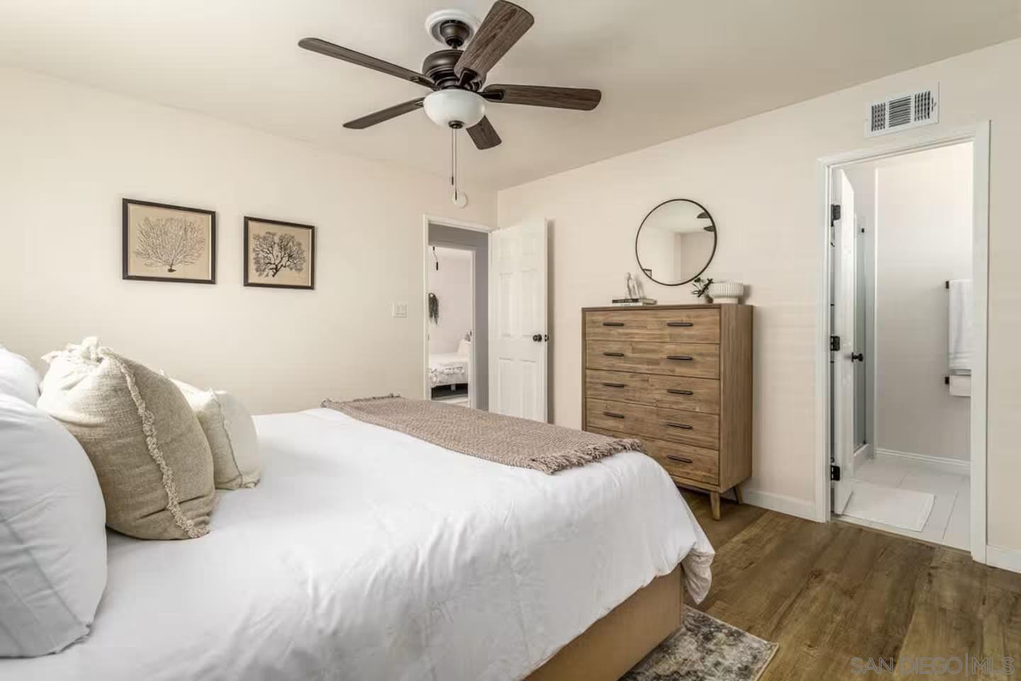 Detail Gallery Image 13 of 39 For 4367  Berwick, San Diego,  CA 92117 - 4 Beds | 3 Baths