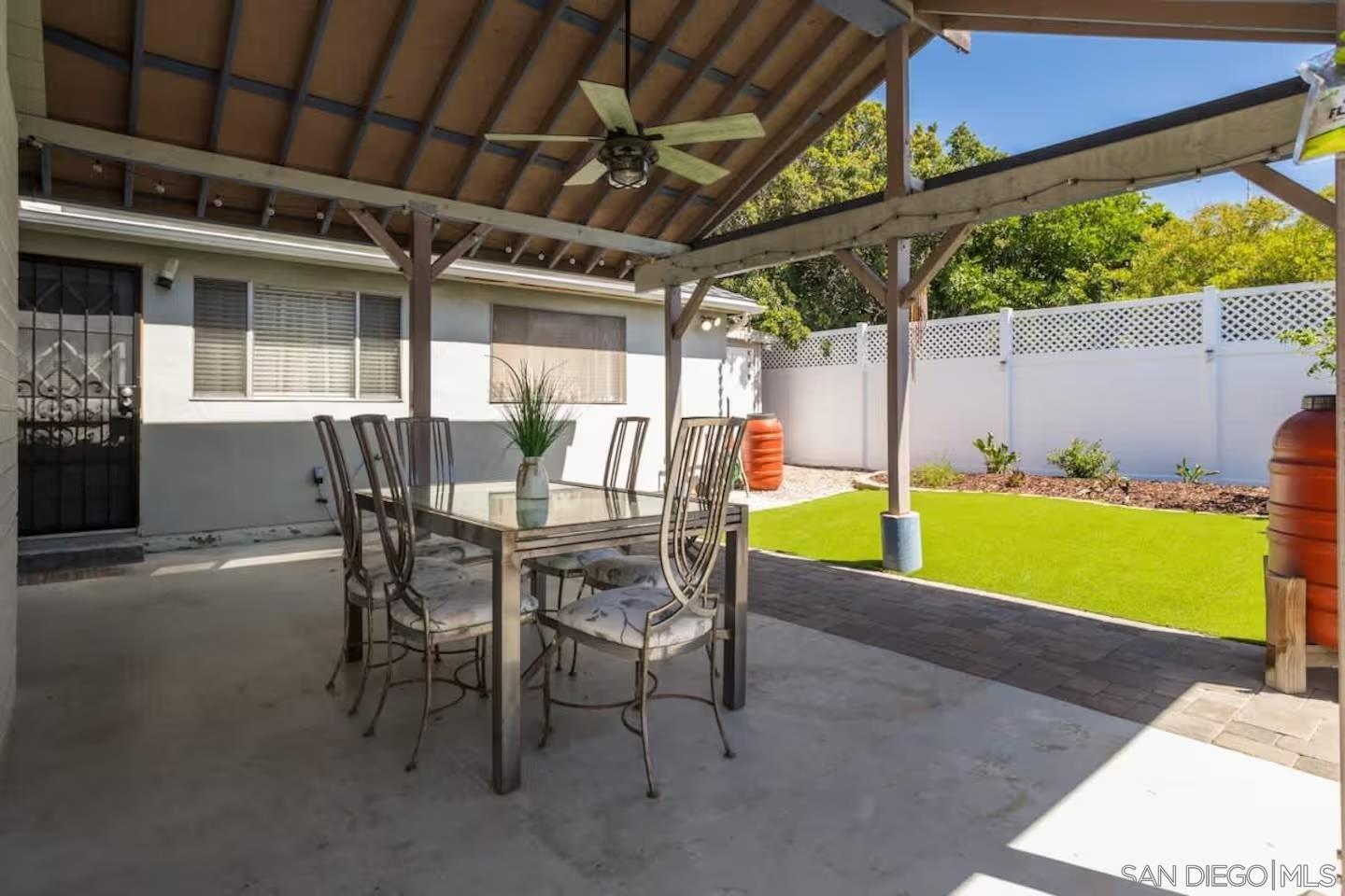 Detail Gallery Image 15 of 39 For 4367  Berwick, San Diego,  CA 92117 - 4 Beds | 3 Baths