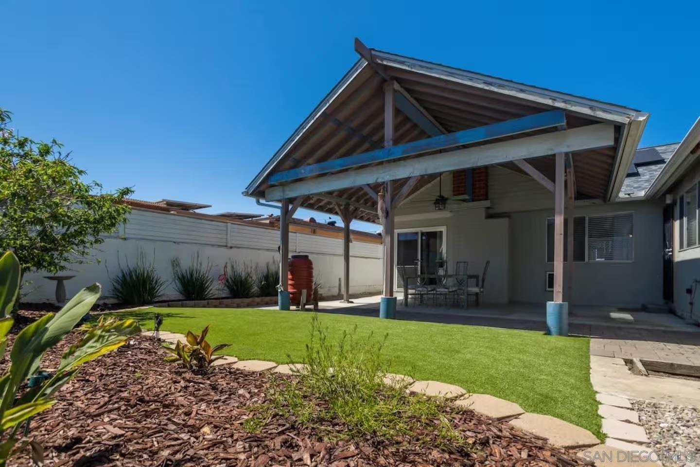 Detail Gallery Image 16 of 39 For 4367  Berwick, San Diego,  CA 92117 - 4 Beds | 3 Baths