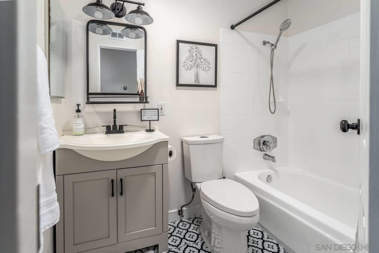 Detail Gallery Image 24 of 39 For 4367  Berwick, San Diego,  CA 92117 - 4 Beds | 3 Baths