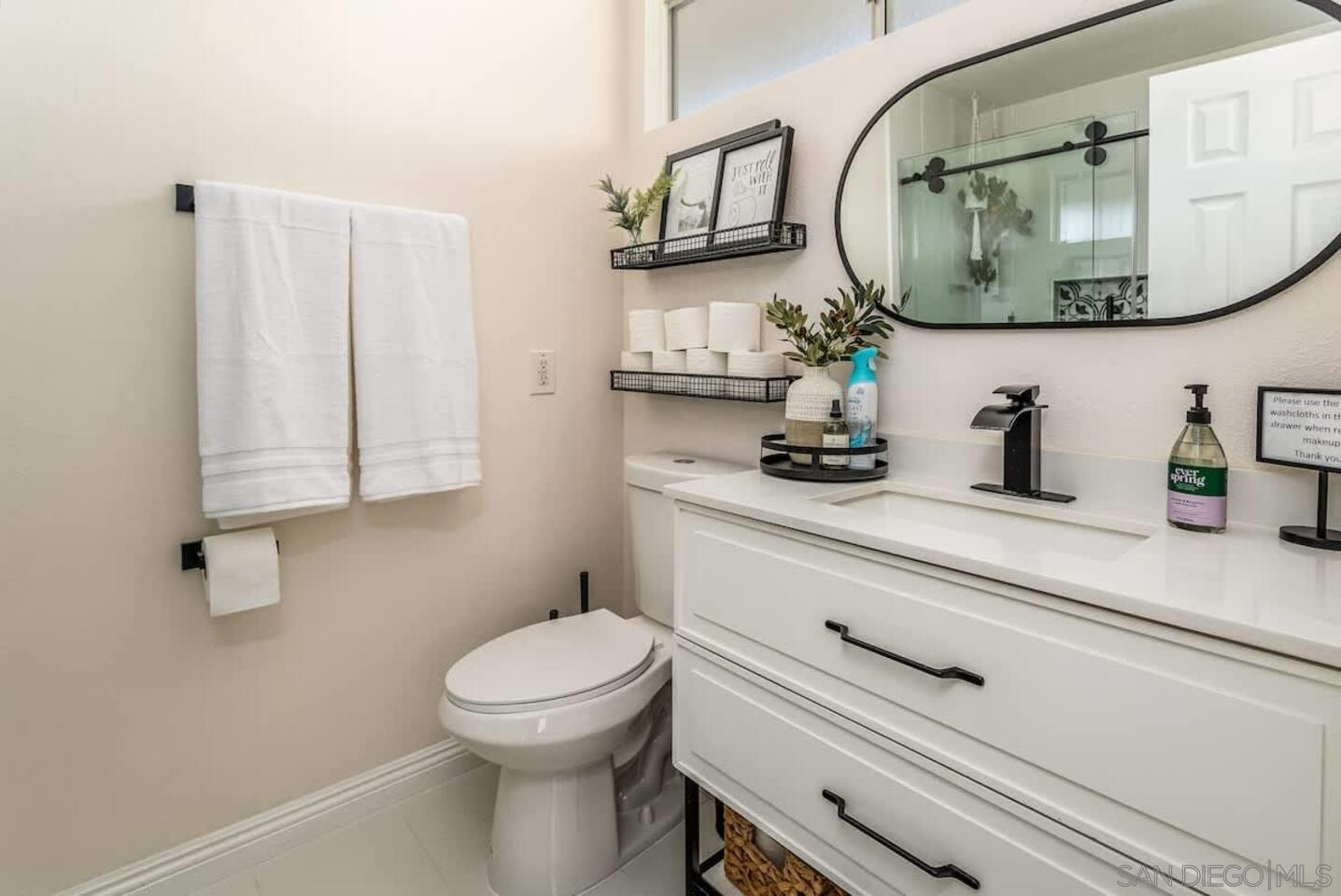 Detail Gallery Image 25 of 39 For 4367  Berwick, San Diego,  CA 92117 - 4 Beds | 3 Baths