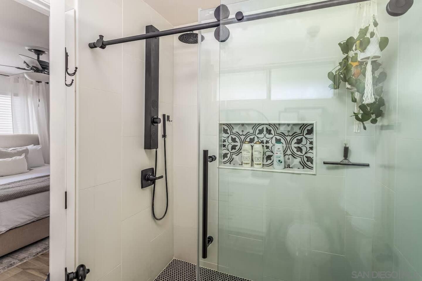 Detail Gallery Image 26 of 39 For 4367  Berwick, San Diego,  CA 92117 - 4 Beds | 3 Baths