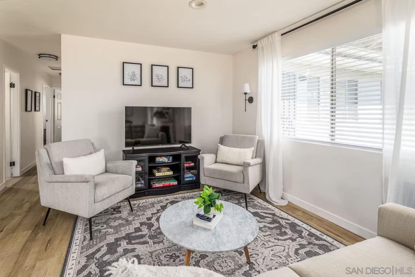 Detail Gallery Image 4 of 39 For 4367  Berwick, San Diego,  CA 92117 - 4 Beds | 3 Baths