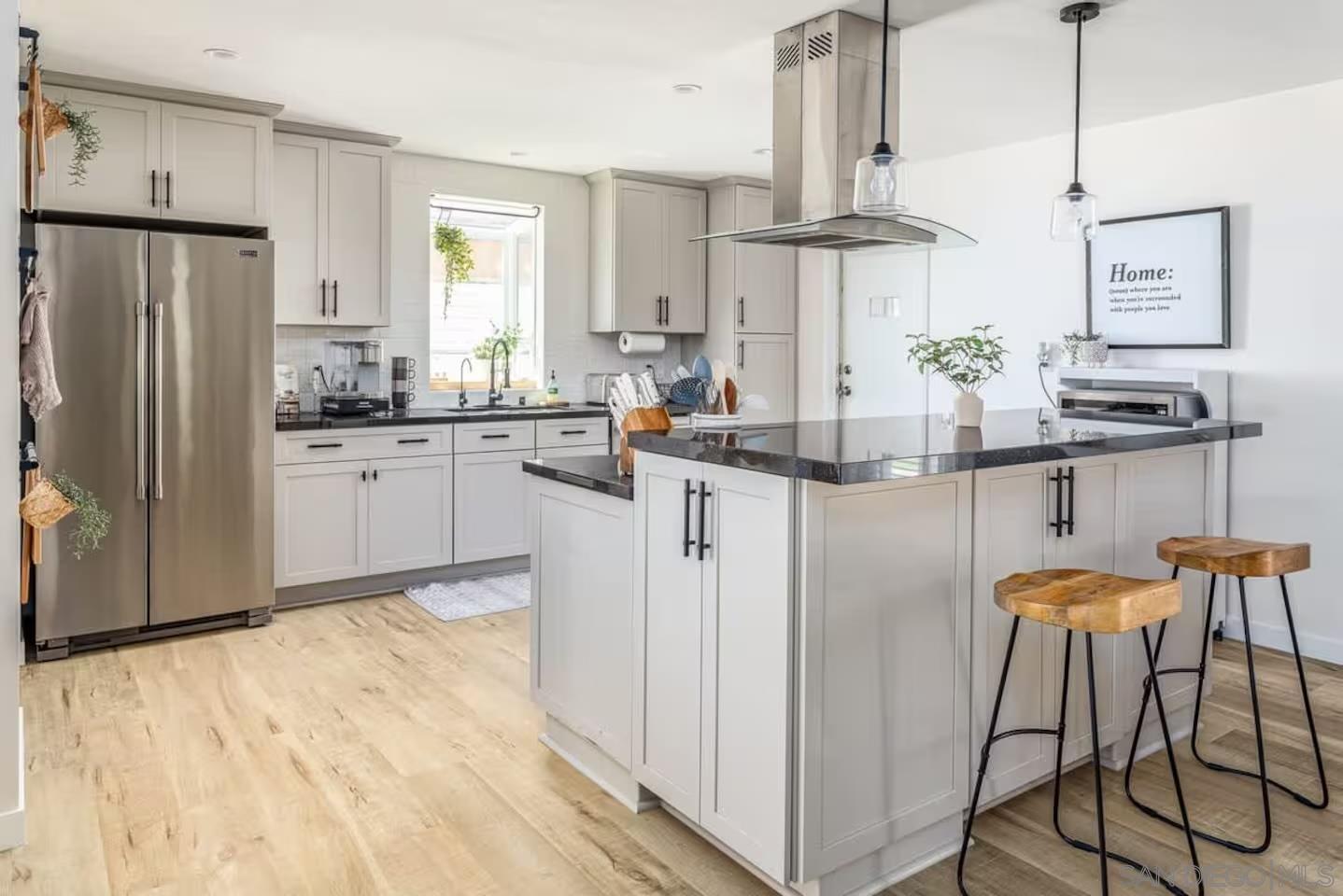 Detail Gallery Image 5 of 39 For 4367  Berwick, San Diego,  CA 92117 - 4 Beds | 3 Baths