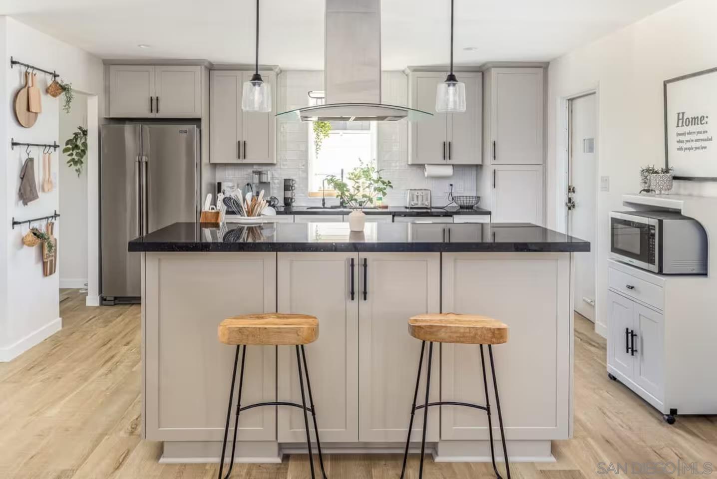 Detail Gallery Image 6 of 39 For 4367  Berwick, San Diego,  CA 92117 - 4 Beds | 3 Baths