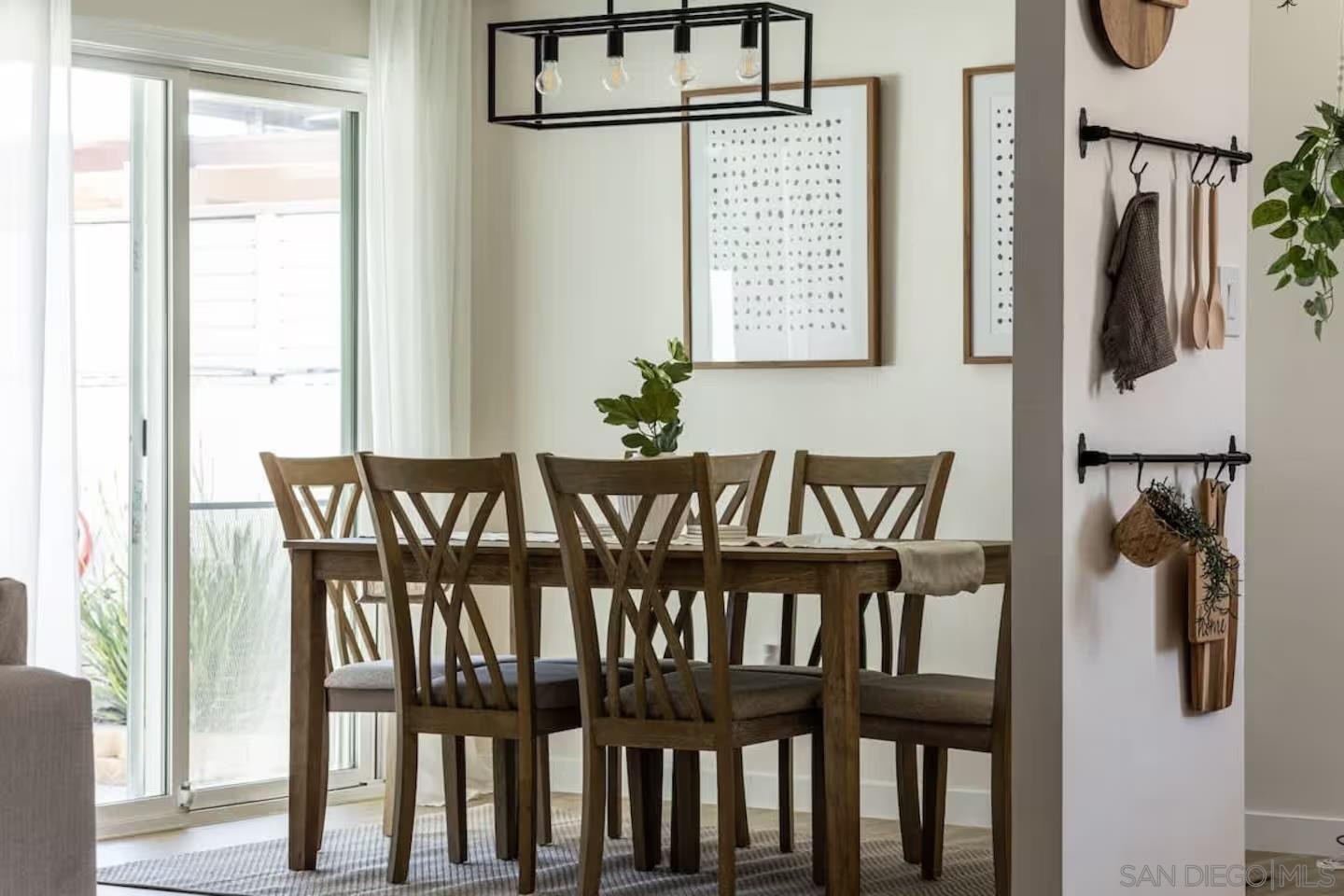 Detail Gallery Image 10 of 39 For 4367  Berwick, San Diego,  CA 92117 - 4 Beds | 3 Baths