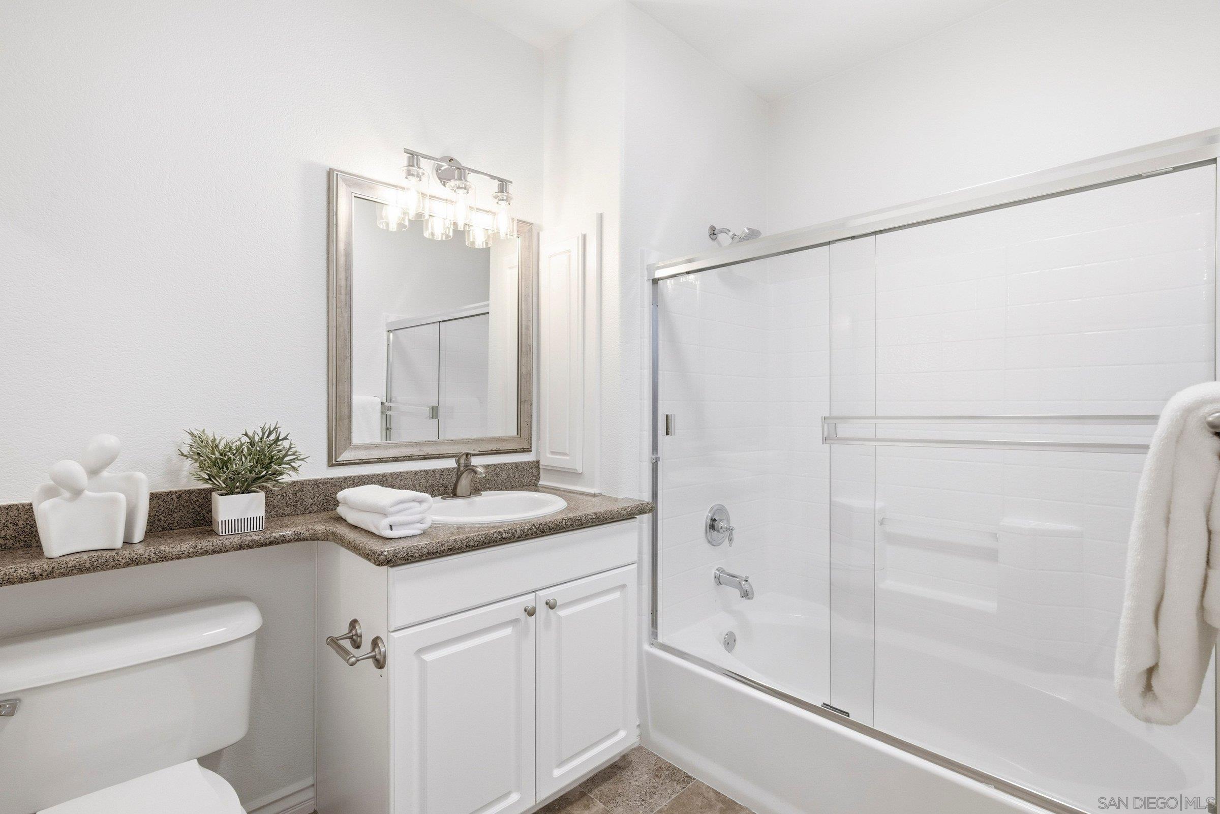 Detail Gallery Image 22 of 38 For 9253  Regents Rd  #A206,  La Jolla,  CA 92037 - 1 Beds | 1 Baths