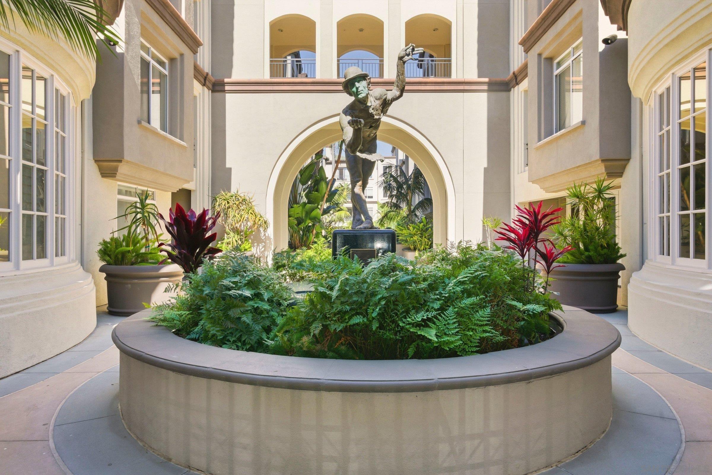 Detail Gallery Image 4 of 38 For 9253  Regents Rd  #A206,  La Jolla,  CA 92037 - 1 Beds | 1 Baths