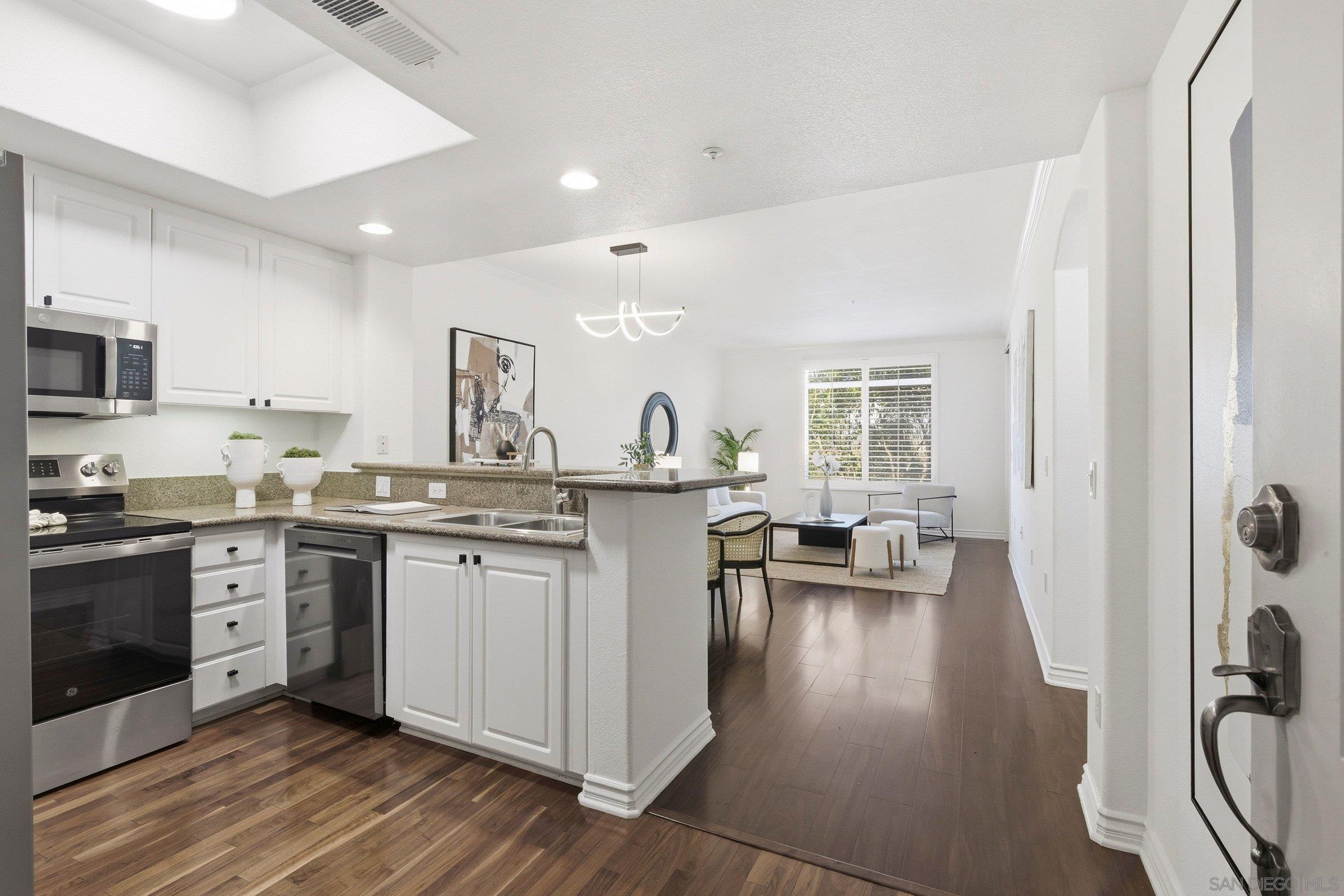 Detail Gallery Image 7 of 38 For 9253  Regents Rd  #A206,  La Jolla,  CA 92037 - 1 Beds | 1 Baths