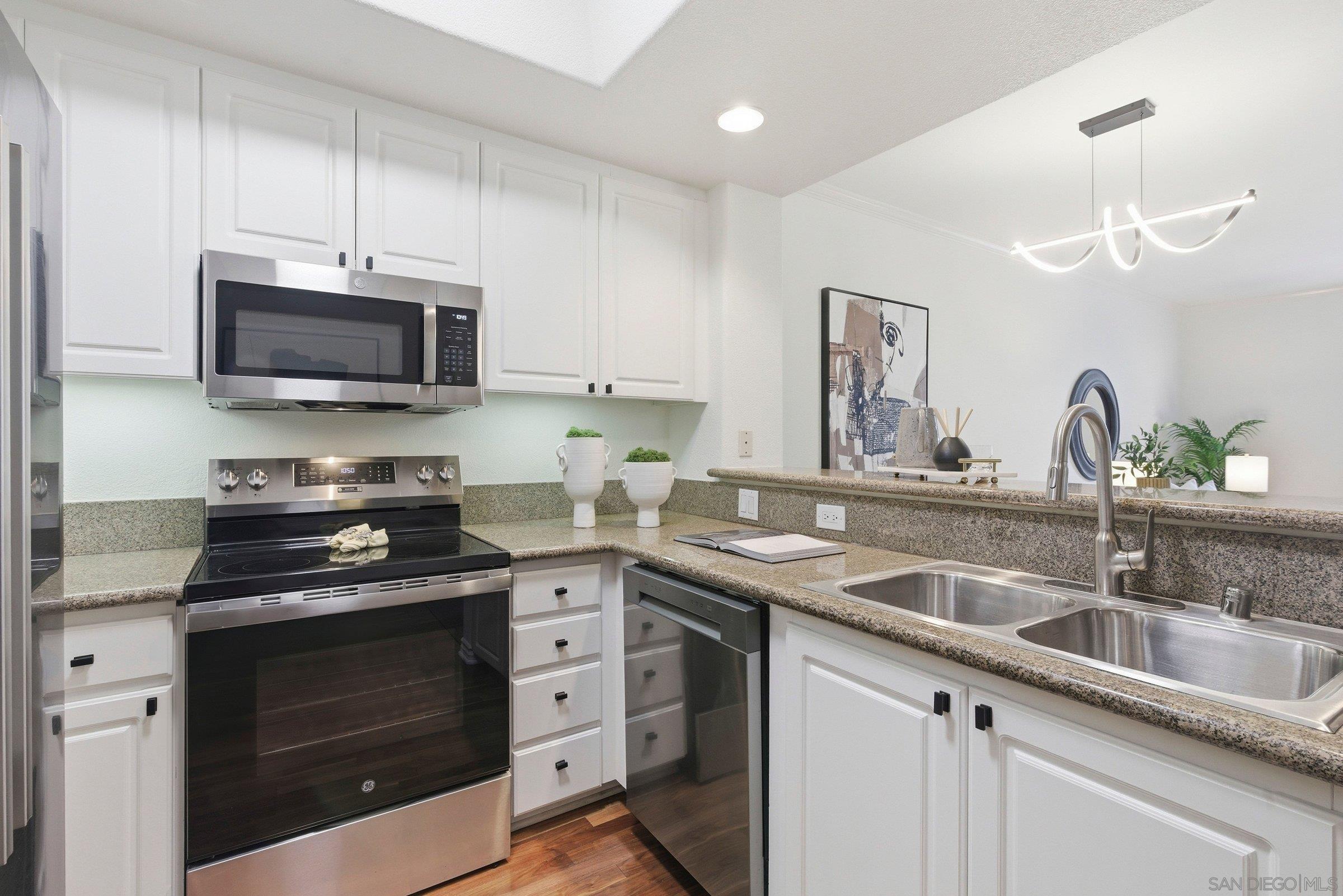 Detail Gallery Image 9 of 38 For 9253  Regents Rd  #A206,  La Jolla,  CA 92037 - 1 Beds | 1 Baths