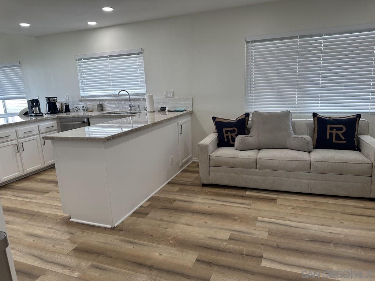 Detail Gallery Image 9 of 21 For 522  4th Street  a, Encinitas,  CA 92024 - 3 Beds | 2 Baths