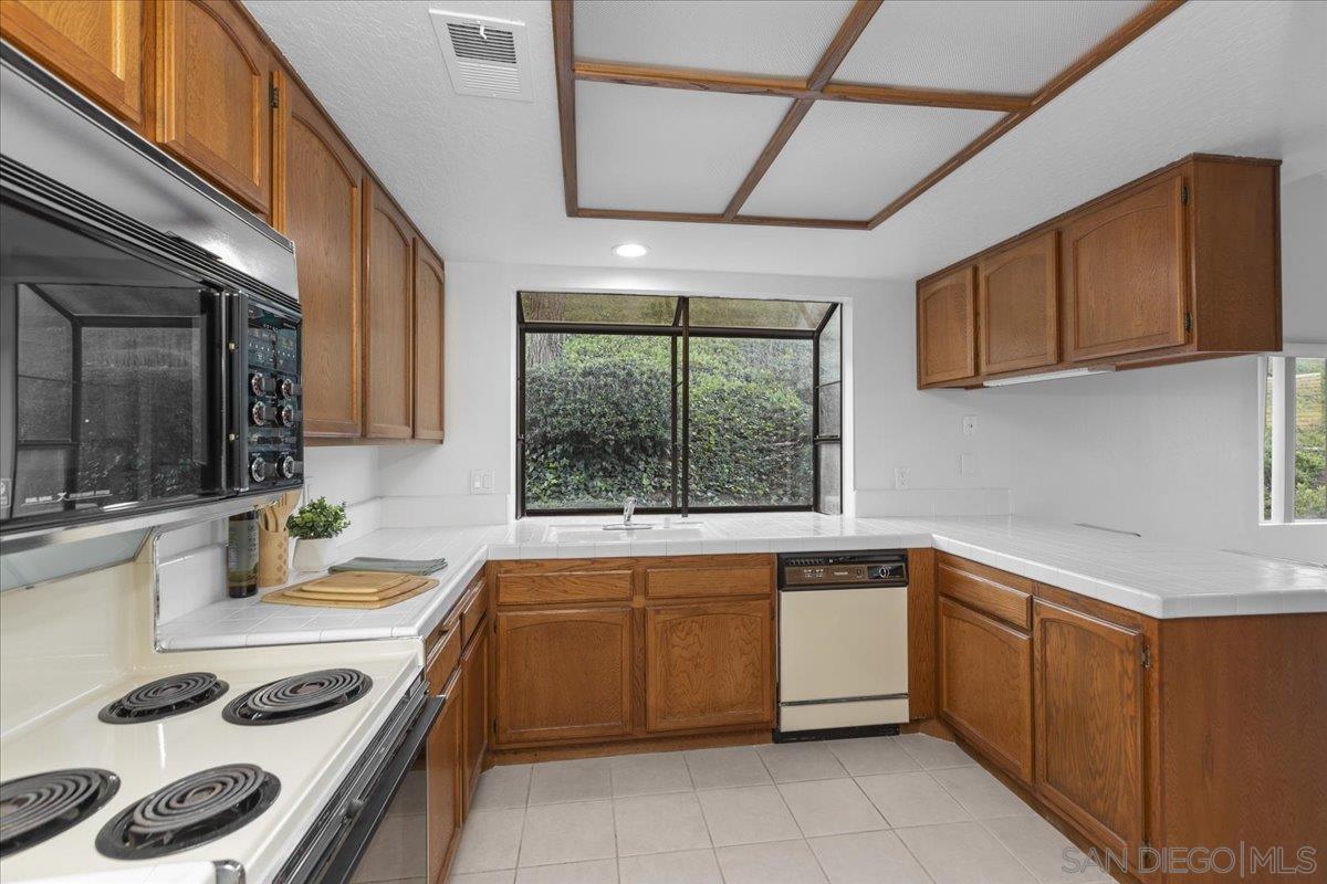 Detail Gallery Image 17 of 43 For 28192  Alava, Mission Viejo,  CA 92692 - 3 Beds | 3 Baths