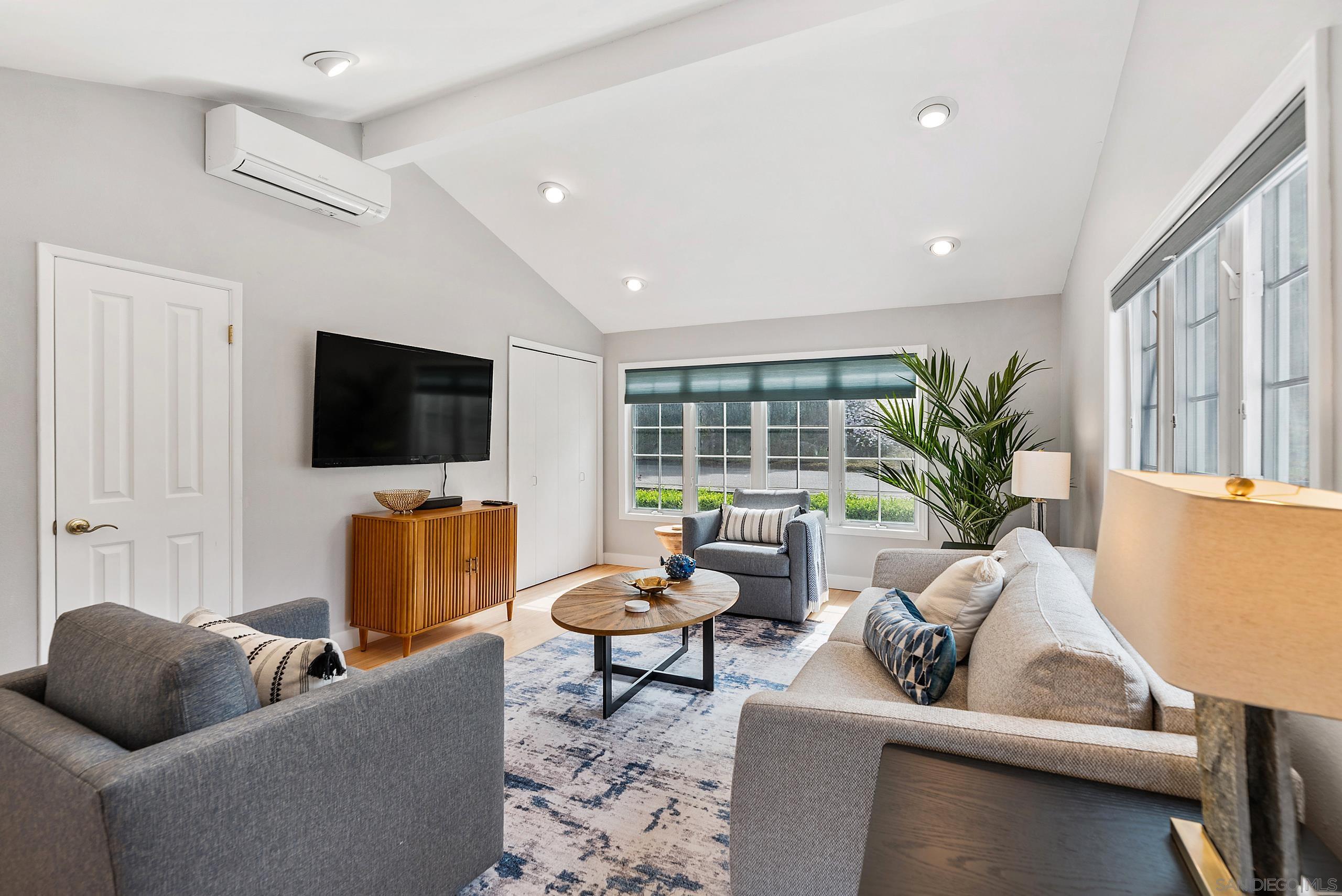 Detail Gallery Image 9 of 50 For 5830  Desert View Dr, La Jolla,  CA 92037 - 3 Beds | 2 Baths