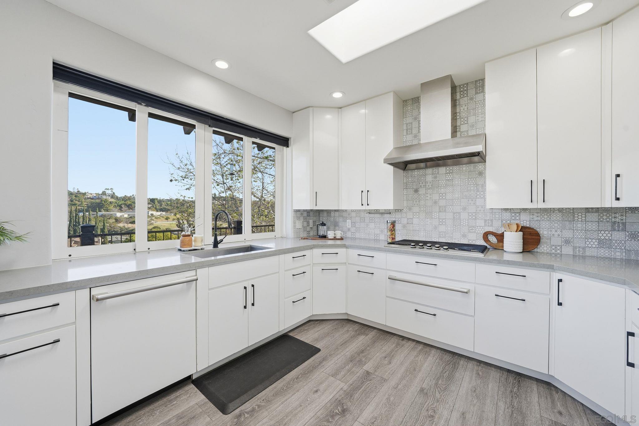 Detail Gallery Image 15 of 74 For 9610  Vista Del Sol, Spring Valley,  CA 91977 - 7 Beds | 4/1 Baths