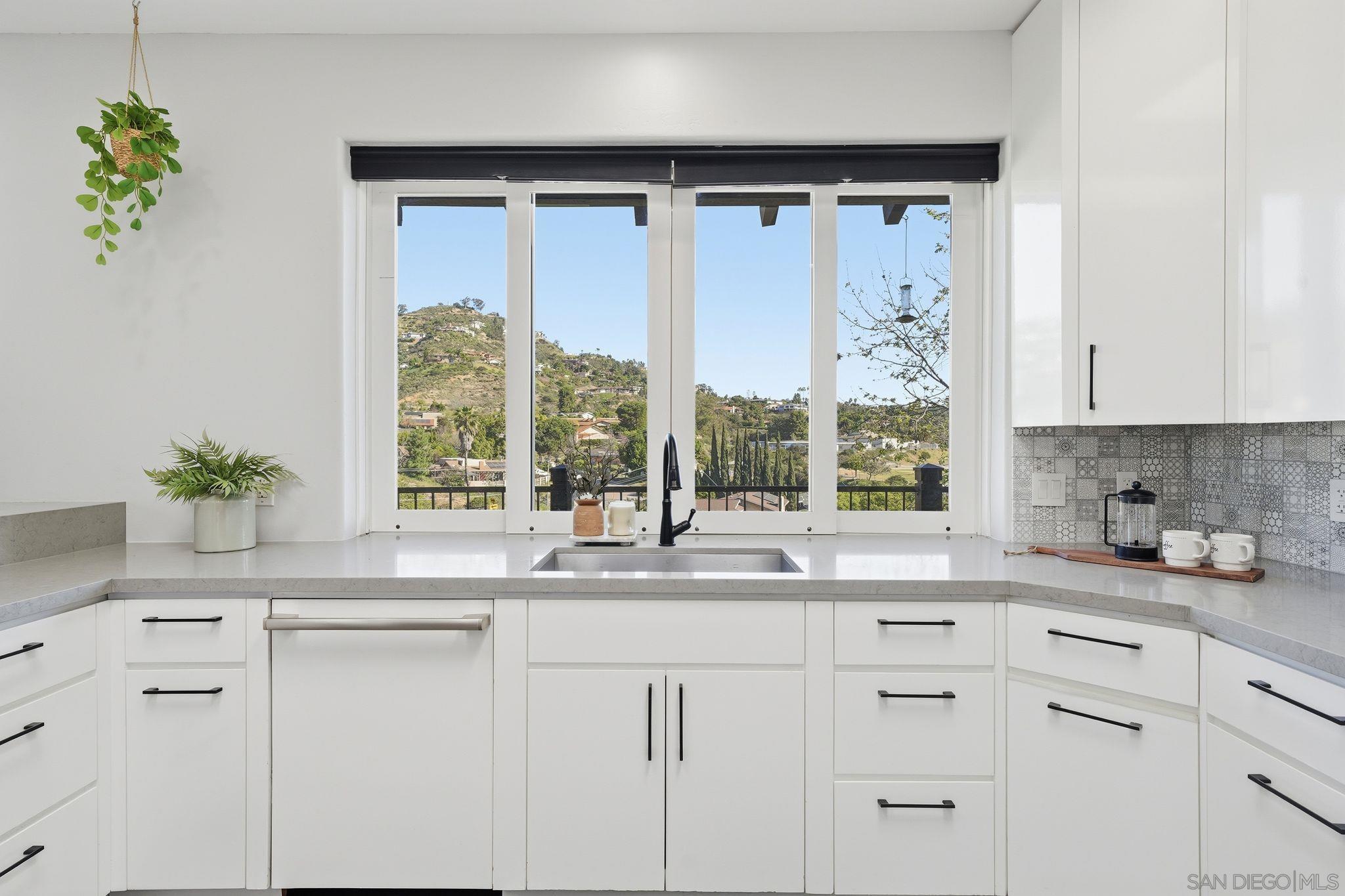 Detail Gallery Image 17 of 74 For 9610  Vista Del Sol, Spring Valley,  CA 91977 - 7 Beds | 4/1 Baths