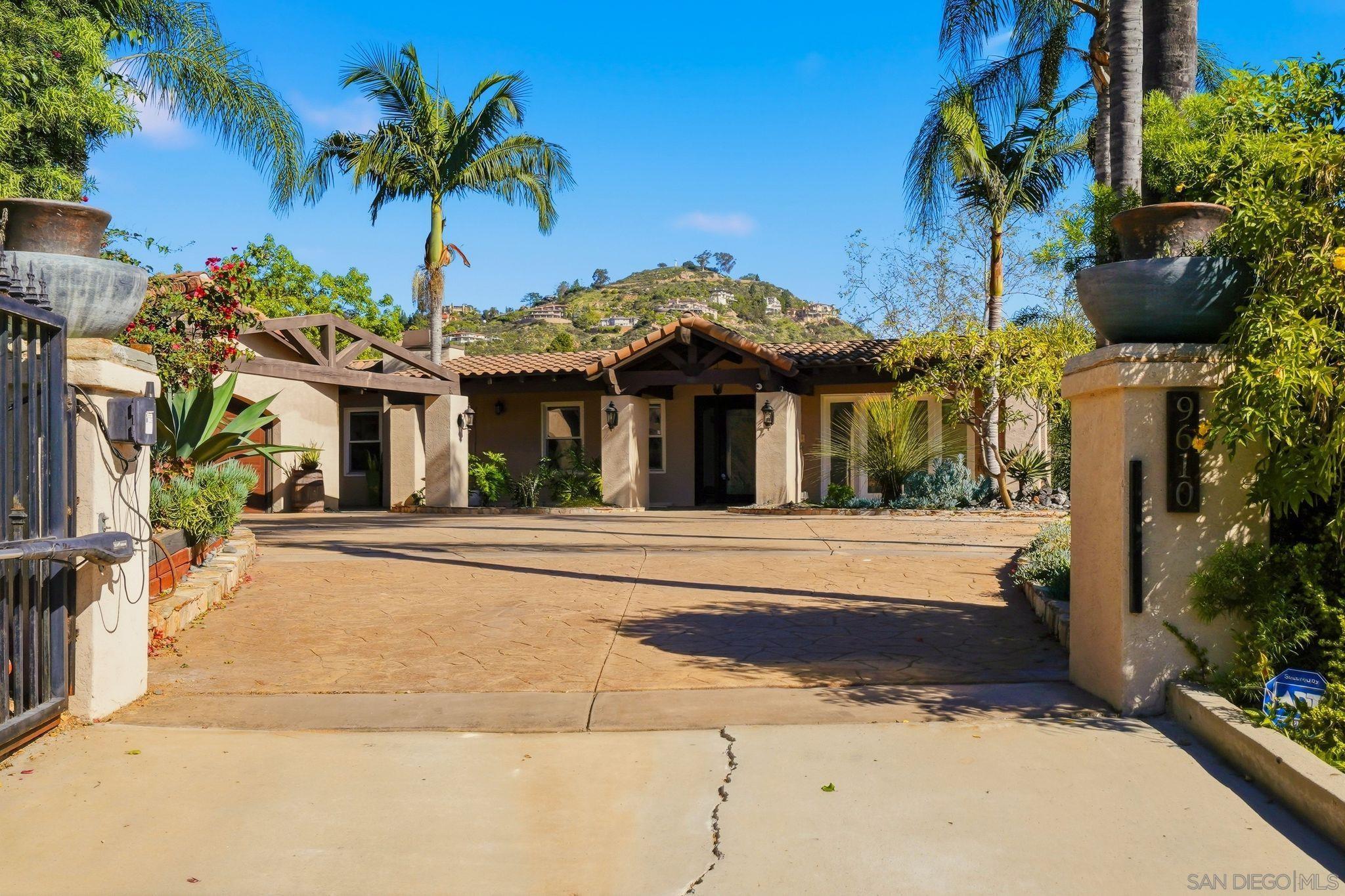 Detail Gallery Image 3 of 74 For 9610  Vista Del Sol, Spring Valley,  CA 91977 - 7 Beds | 4/1 Baths