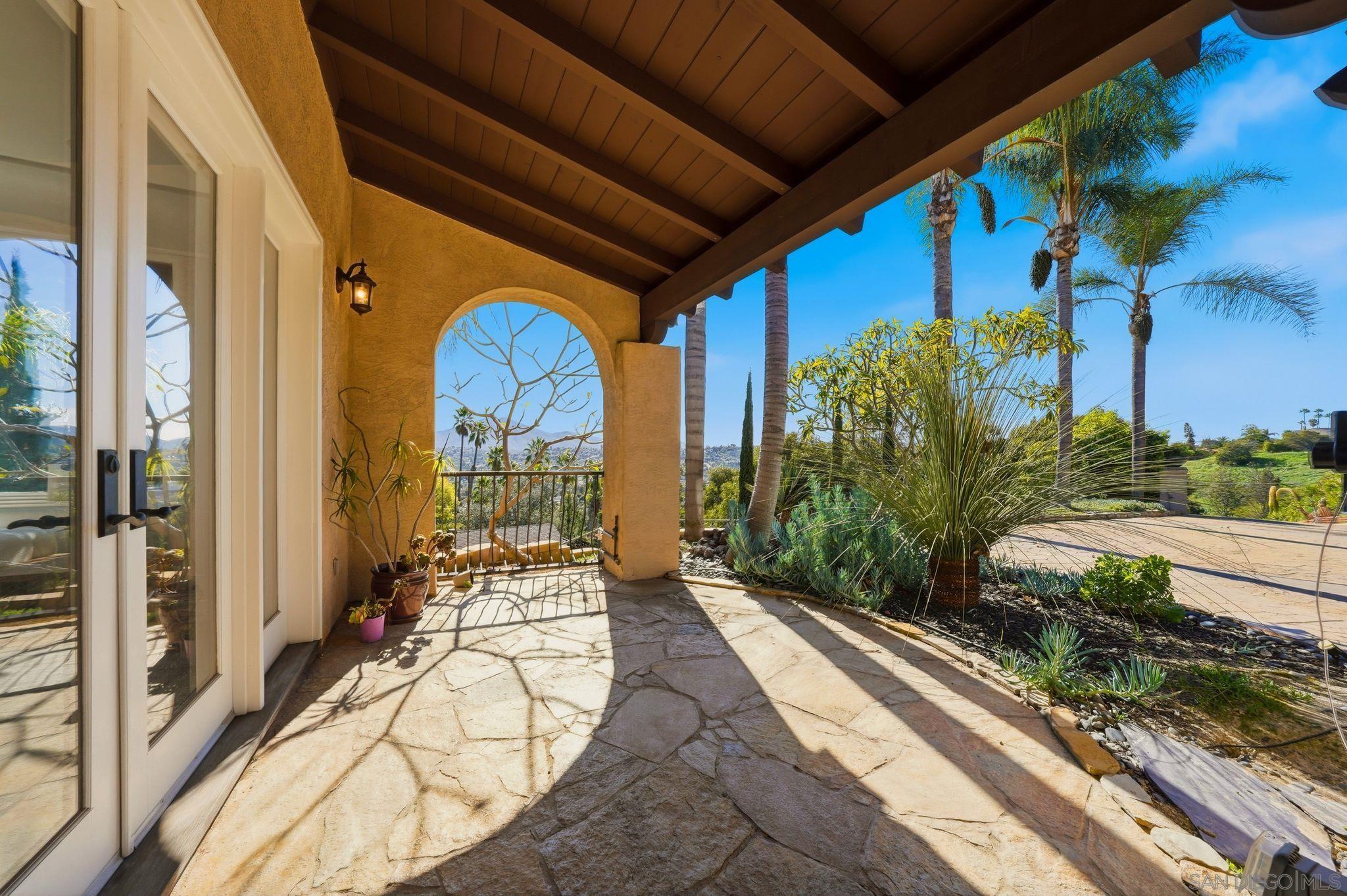 Detail Gallery Image 4 of 74 For 9610  Vista Del Sol, Spring Valley,  CA 91977 - 7 Beds | 4/1 Baths