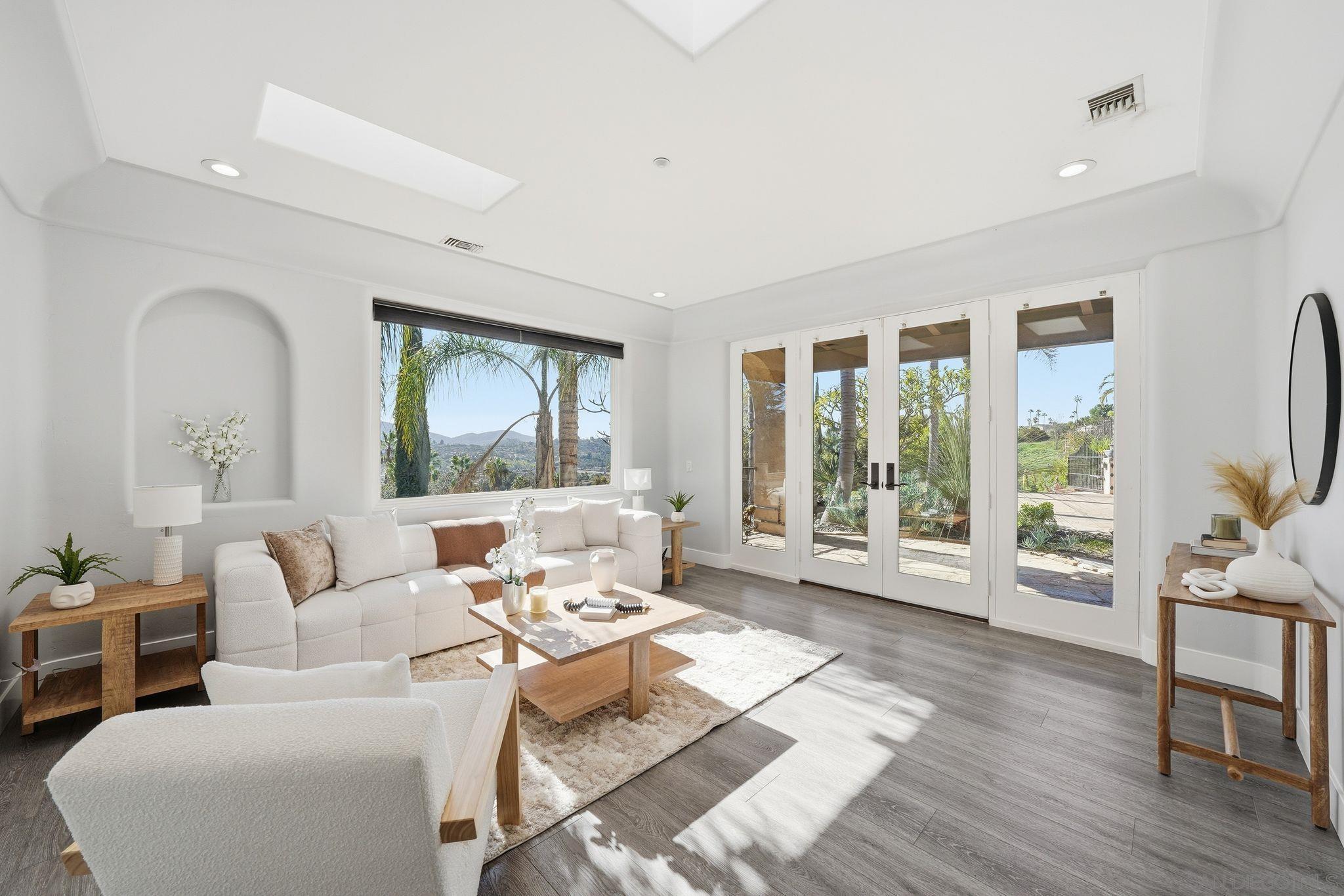 Detail Gallery Image 8 of 74 For 9610  Vista Del Sol, Spring Valley,  CA 91977 - 7 Beds | 4/1 Baths