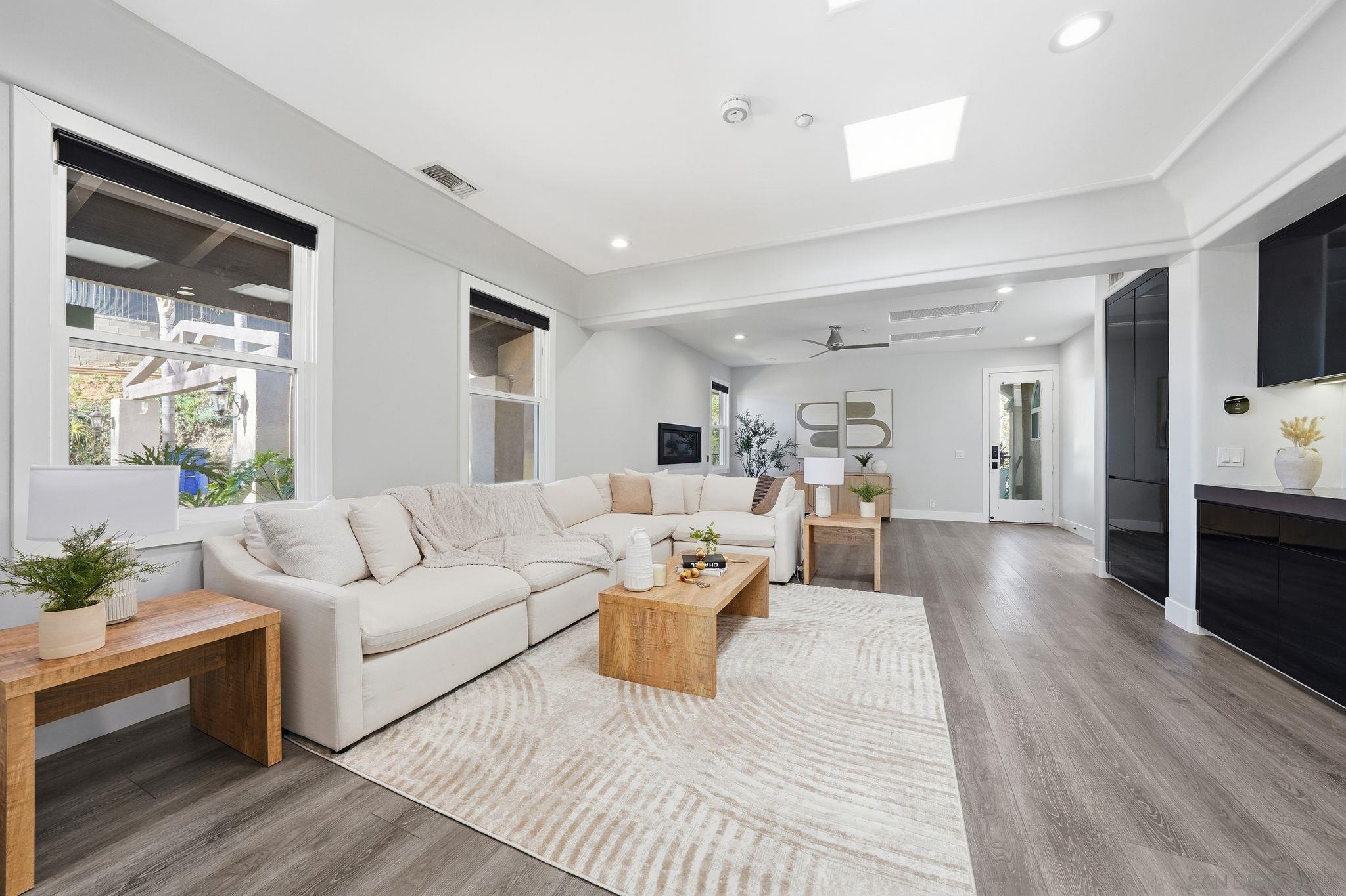 Detail Gallery Image 10 of 74 For 9610  Vista Del Sol, Spring Valley,  CA 91977 - 7 Beds | 4/1 Baths