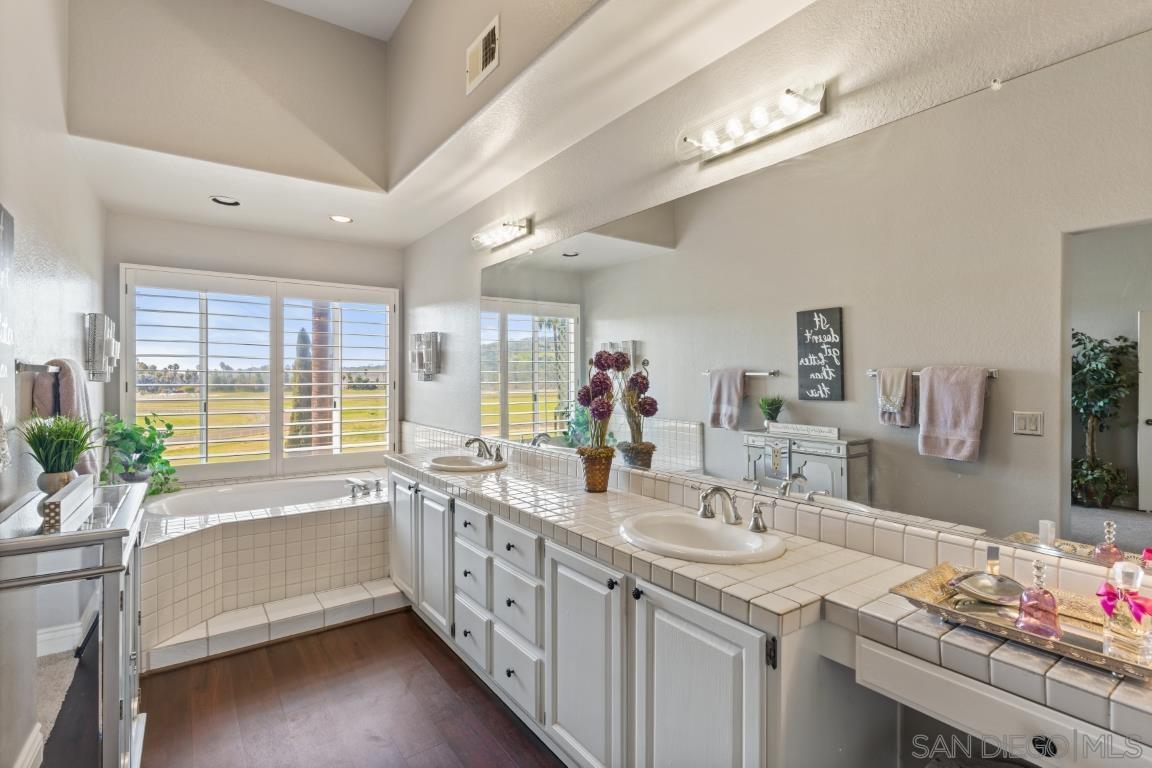 Detail Gallery Image 13 of 37 For 56  via Casitas, Bonsall,  CA 92003 - 3 Beds | 2/1 Baths