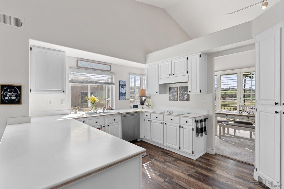 Detail Gallery Image 9 of 37 For 56  via Casitas, Bonsall,  CA 92003 - 3 Beds | 2/1 Baths