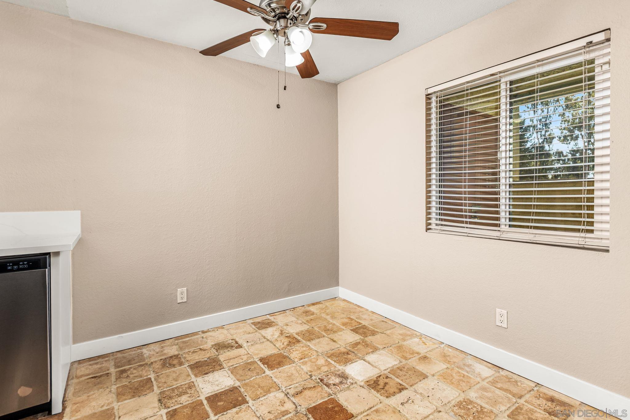 Detail Gallery Image 12 of 27 For 510  Calle Montecito  #51,  Oceanside,  CA 92057 - 2 Beds | 1 Baths