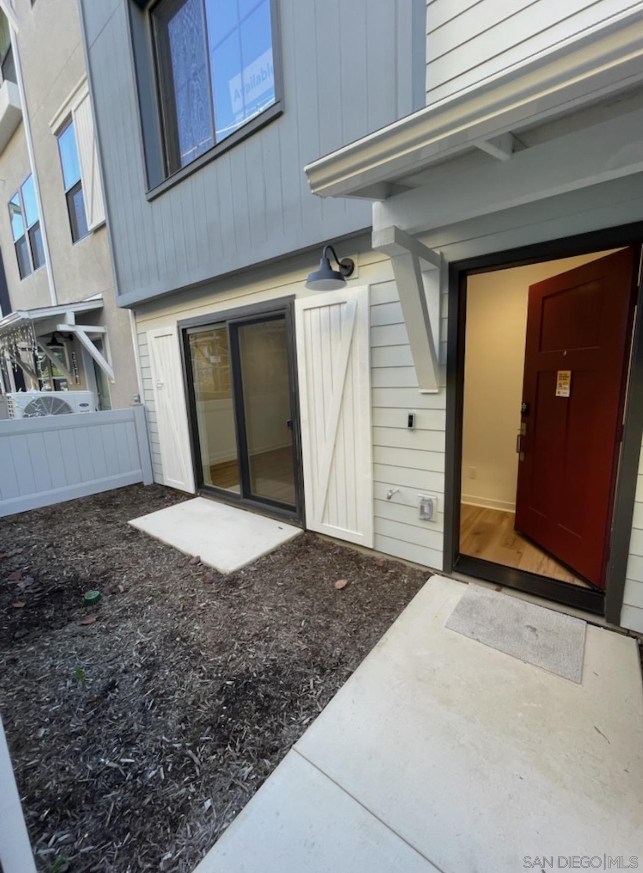 Detail Gallery Image 2 of 14 For 2572  Chamomile, Carlsbad,  CA 92008 - 3 Beds | 2/2 Baths