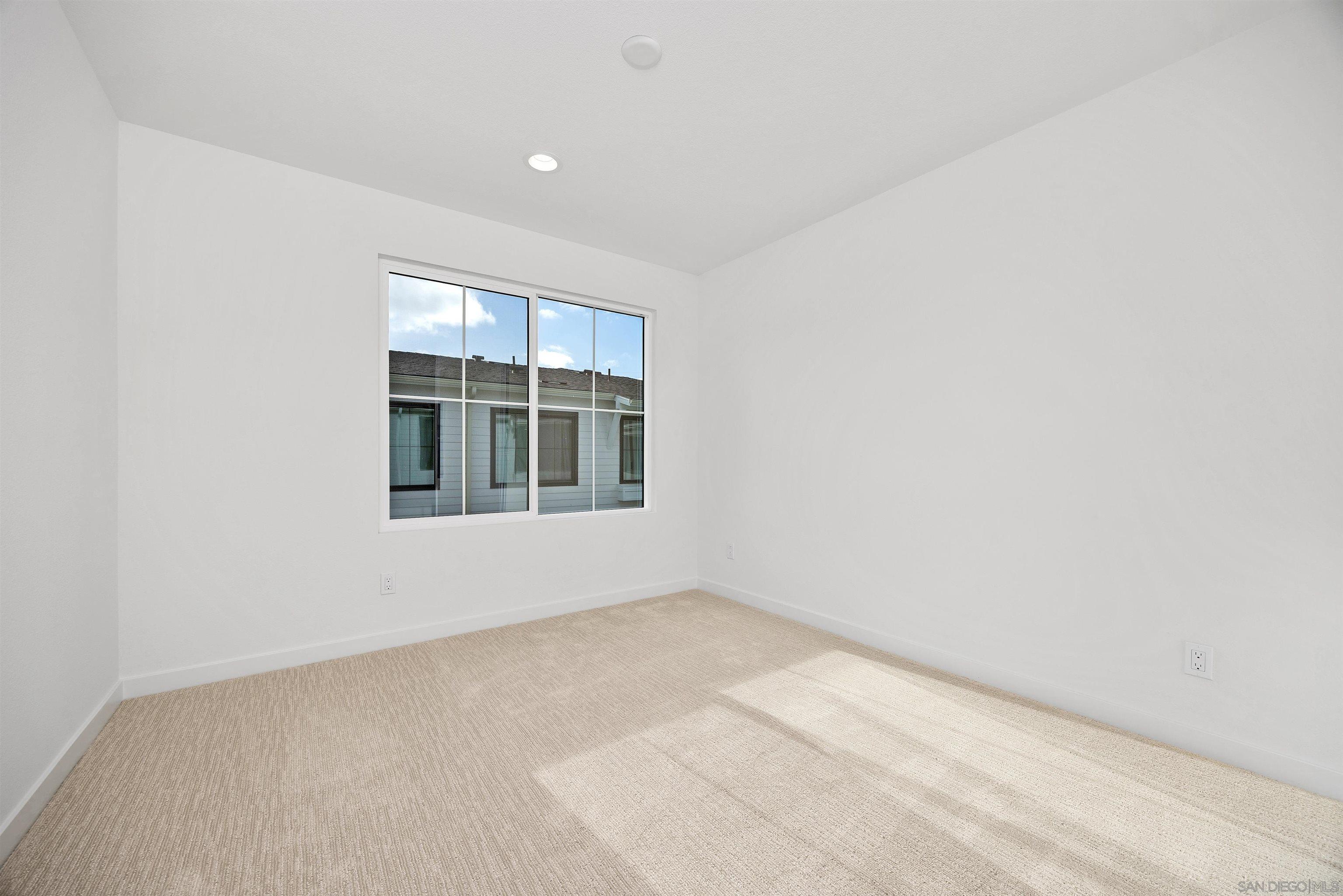 Detail Gallery Image 11 of 27 For 2572  Chamomile, Carlsbad,  CA 92008 - 3 Beds | 2/2 Baths