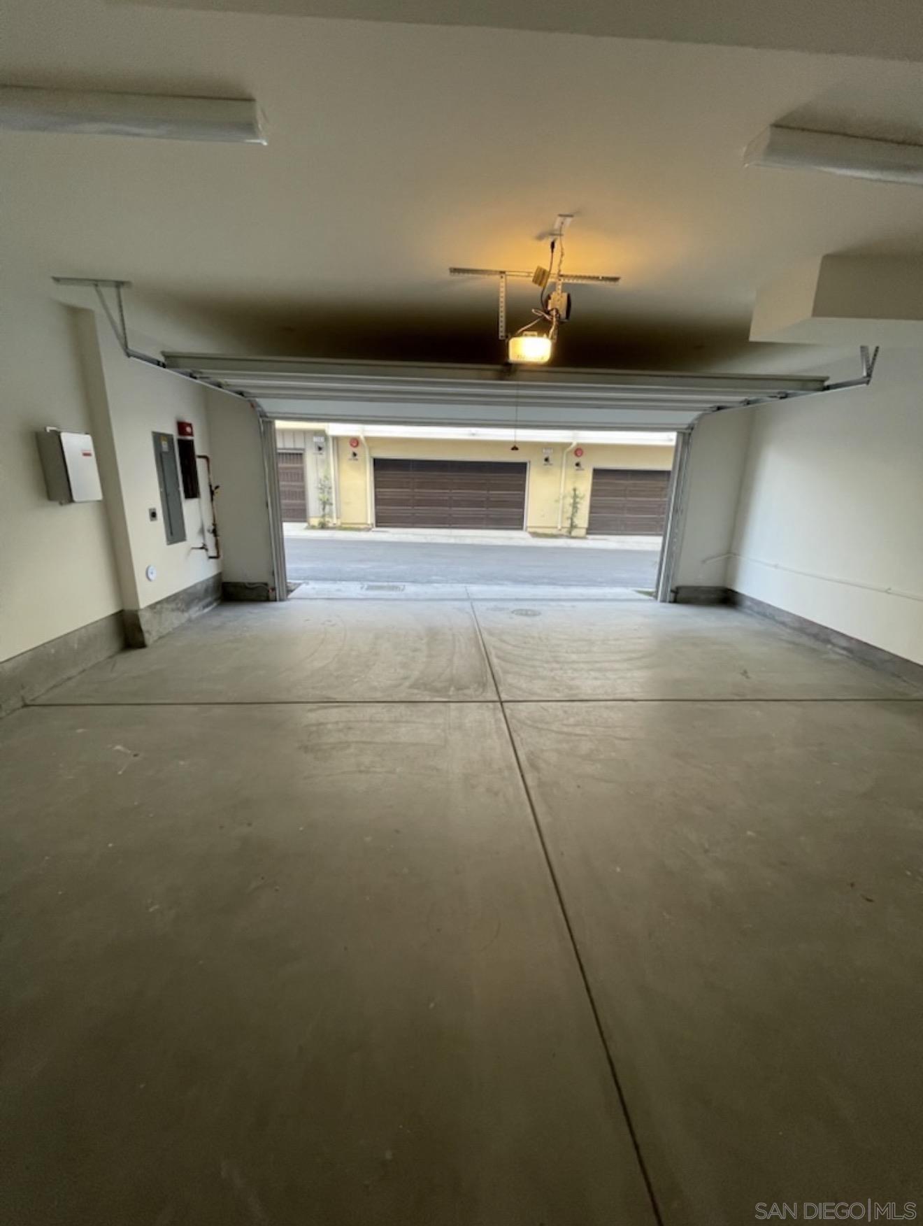 Detail Gallery Image 12 of 14 For 2572  Chamomile, Carlsbad,  CA 92008 - 3 Beds | 2/2 Baths