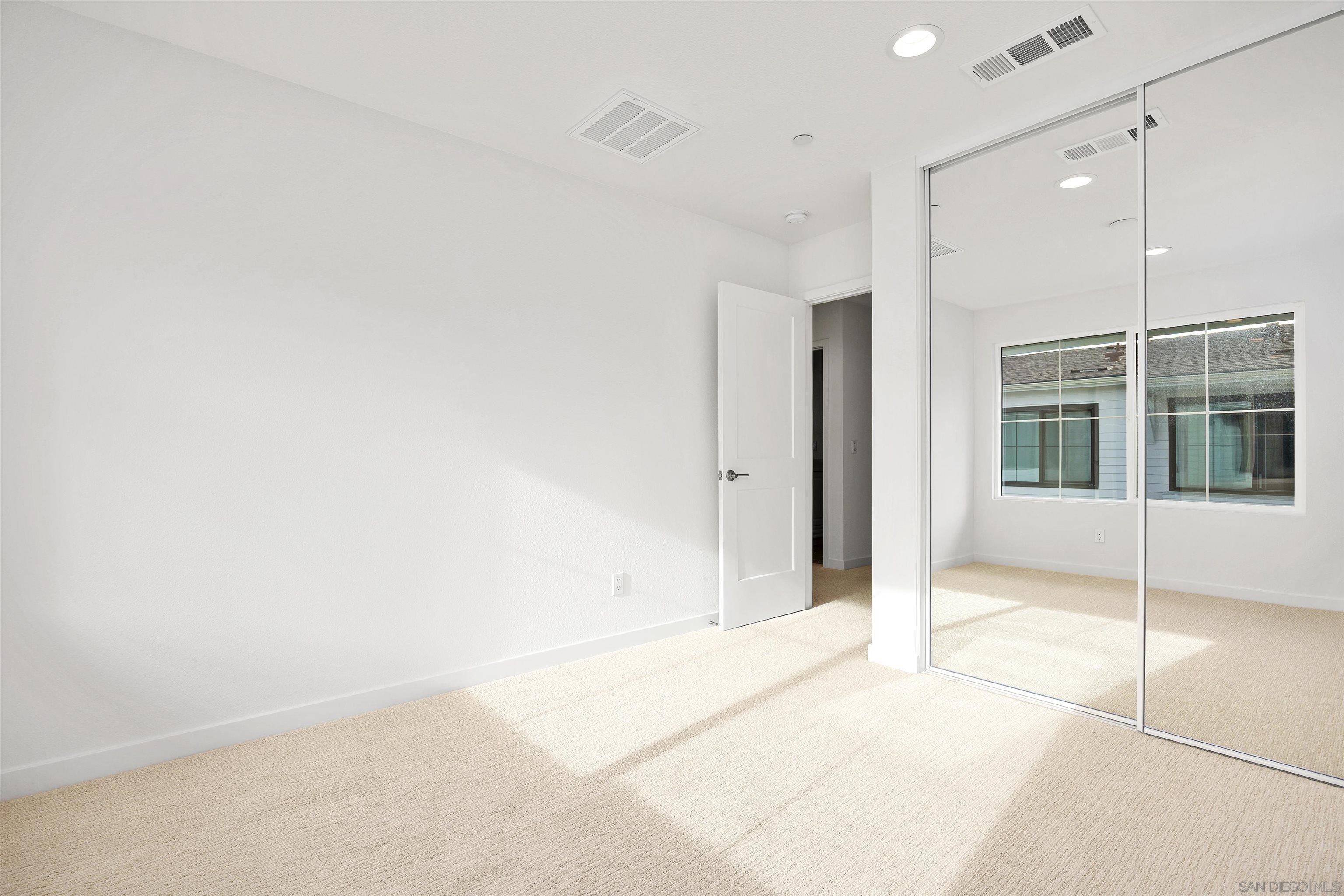 Detail Gallery Image 13 of 27 For 2572  Chamomile, Carlsbad,  CA 92008 - 3 Beds | 2/2 Baths