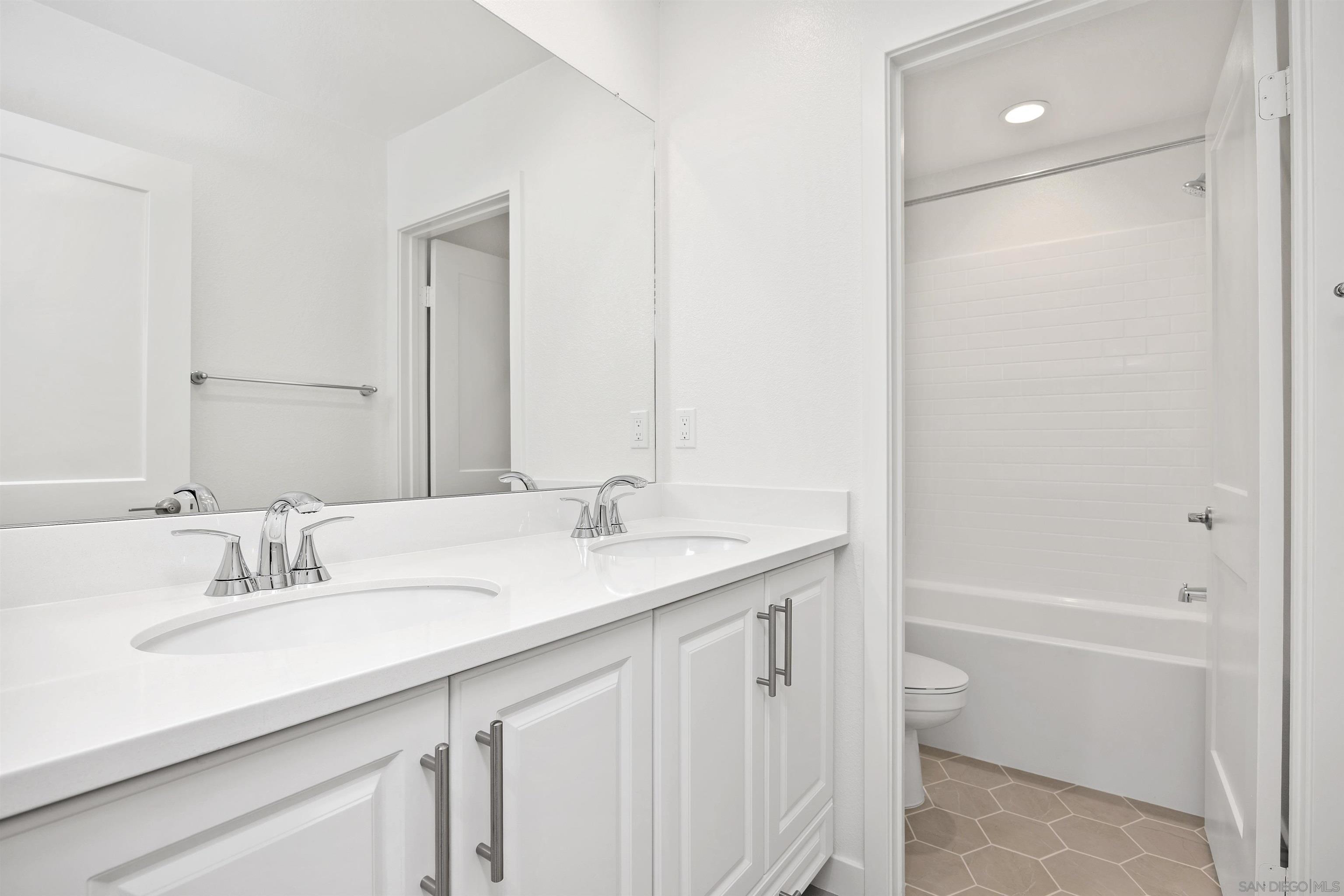 Detail Gallery Image 14 of 27 For 2572  Chamomile, Carlsbad,  CA 92008 - 3 Beds | 2/2 Baths