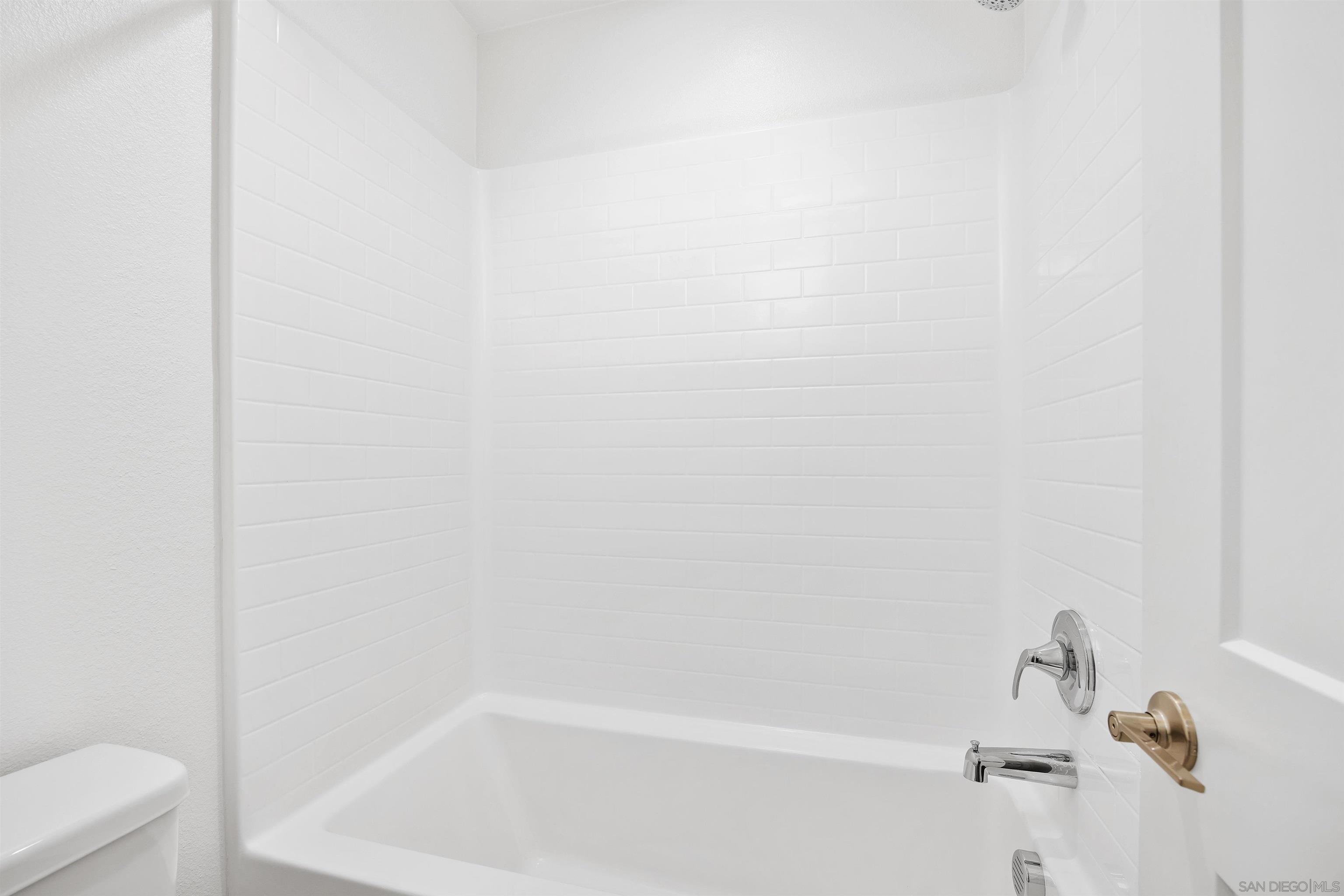 Detail Gallery Image 15 of 27 For 2572  Chamomile, Carlsbad,  CA 92008 - 3 Beds | 2/2 Baths