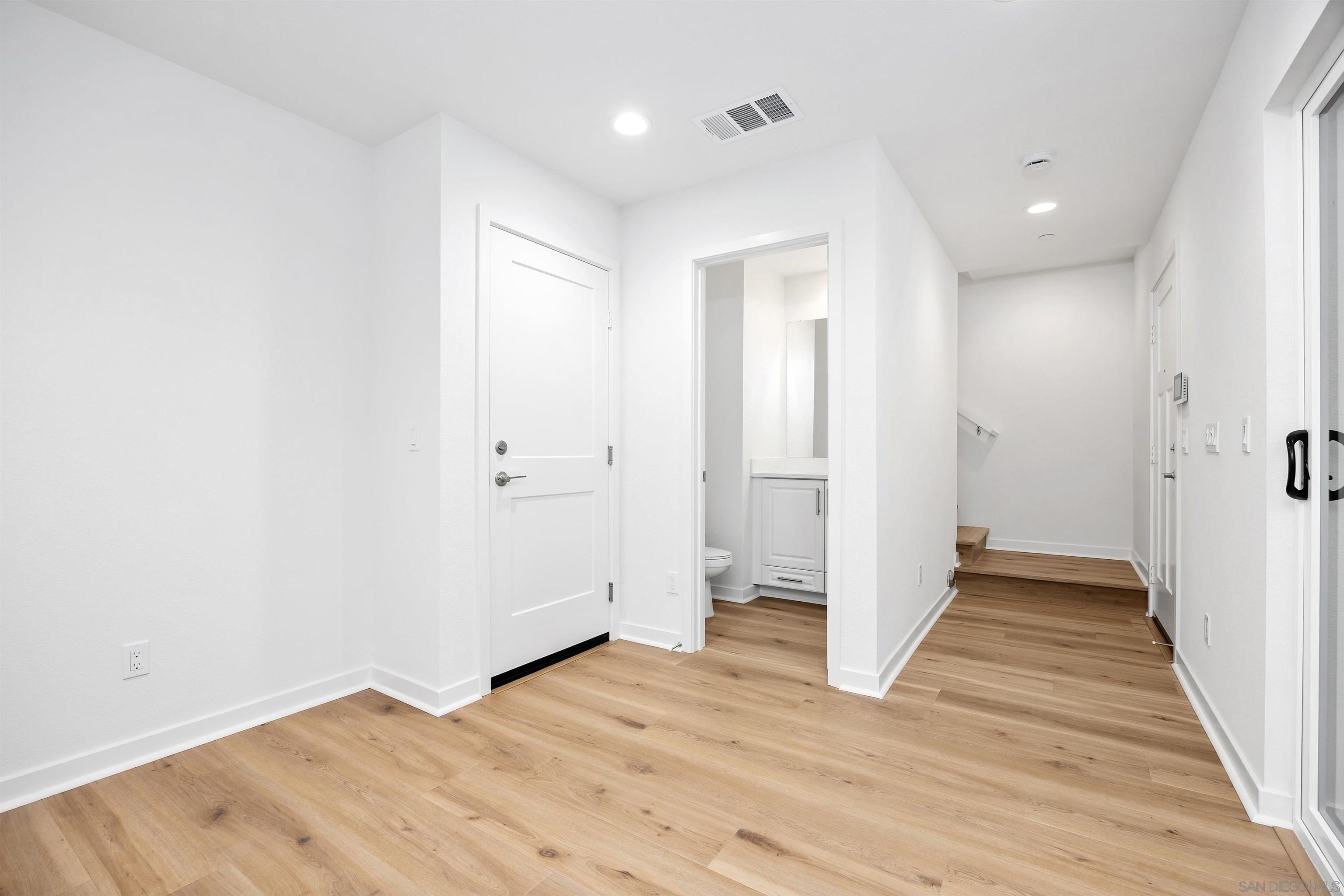 Detail Gallery Image 17 of 27 For 2572  Chamomile, Carlsbad,  CA 92008 - 3 Beds | 2/2 Baths