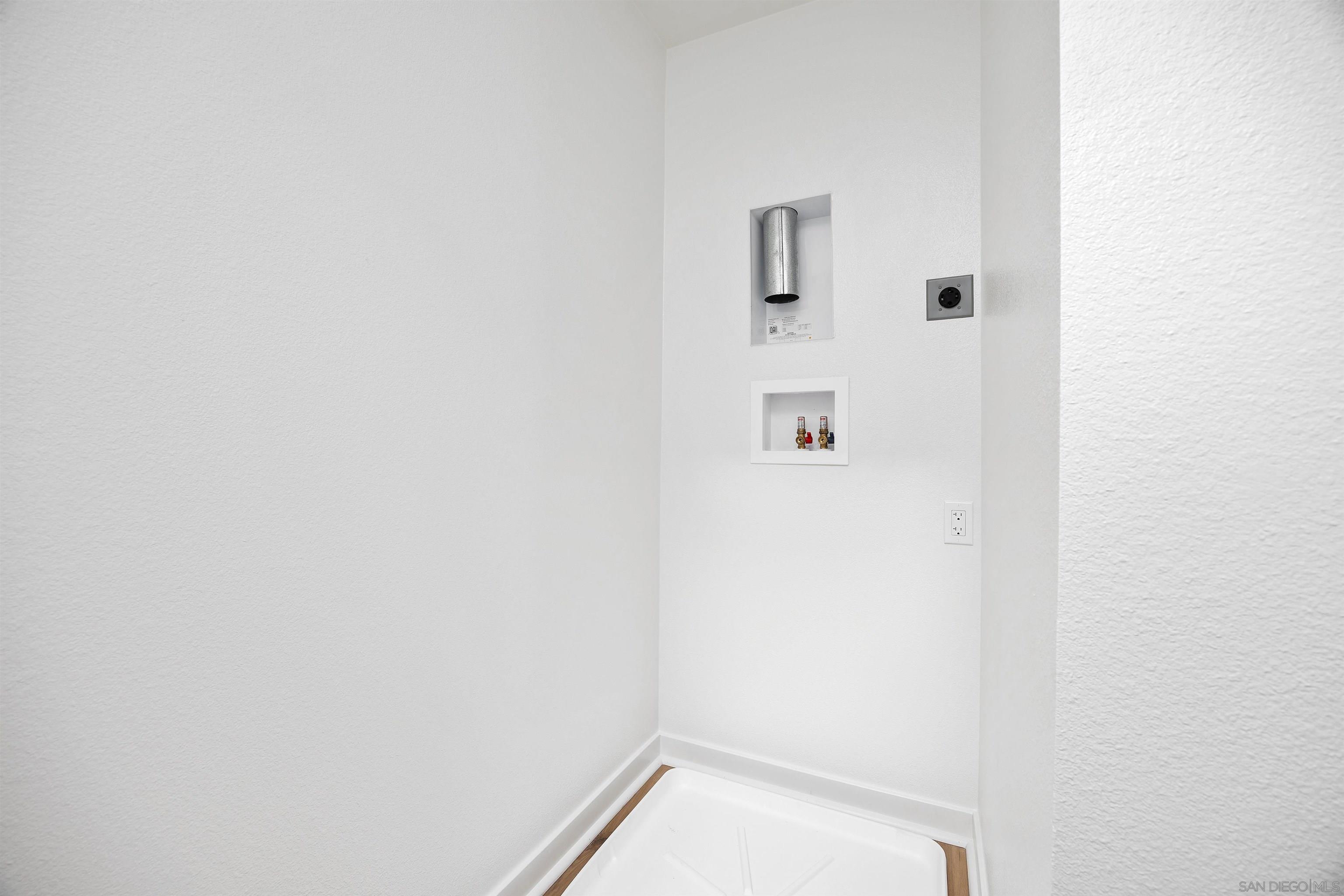 Detail Gallery Image 20 of 27 For 2572  Chamomile, Carlsbad,  CA 92008 - 3 Beds | 2/2 Baths