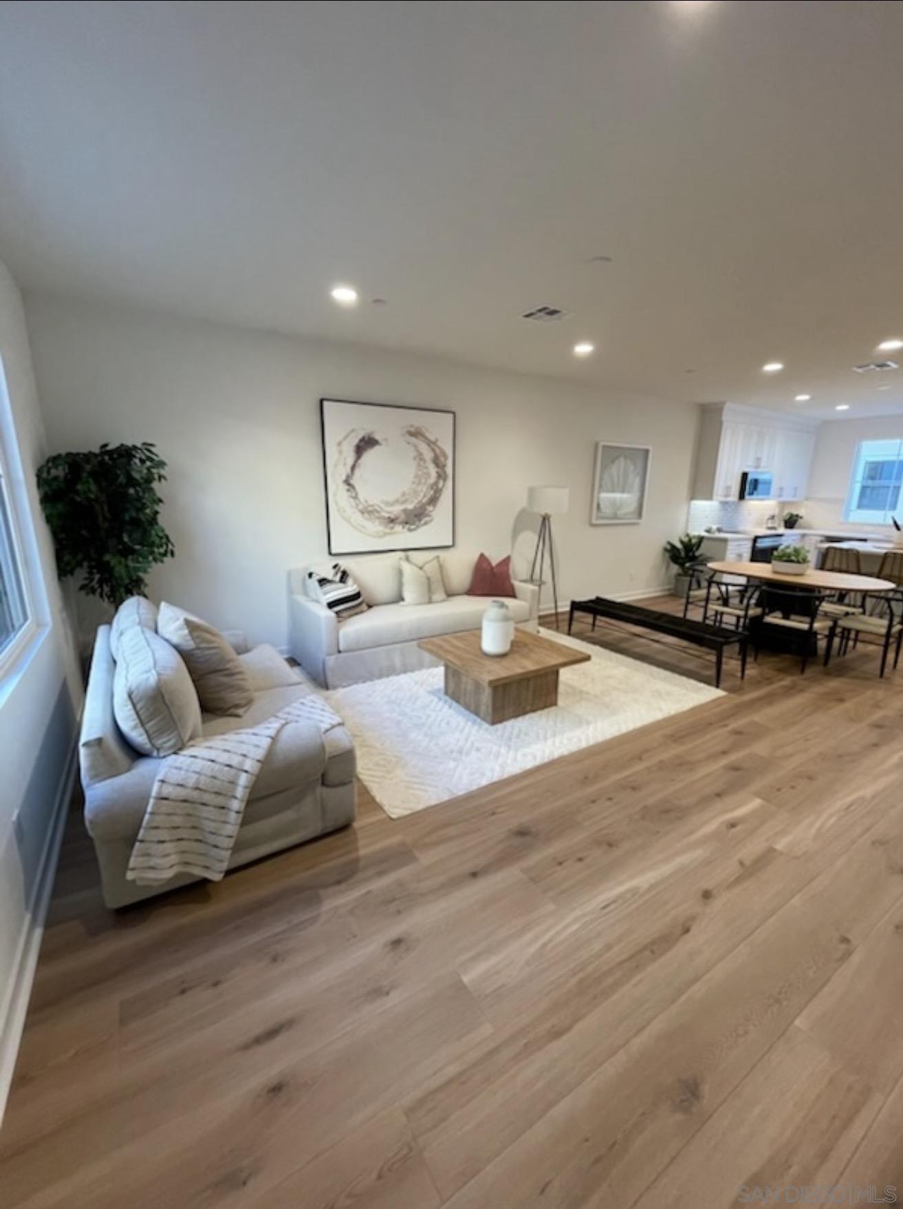 Detail Gallery Image 5 of 14 For 2572  Chamomile, Carlsbad,  CA 92008 - 3 Beds | 2/2 Baths