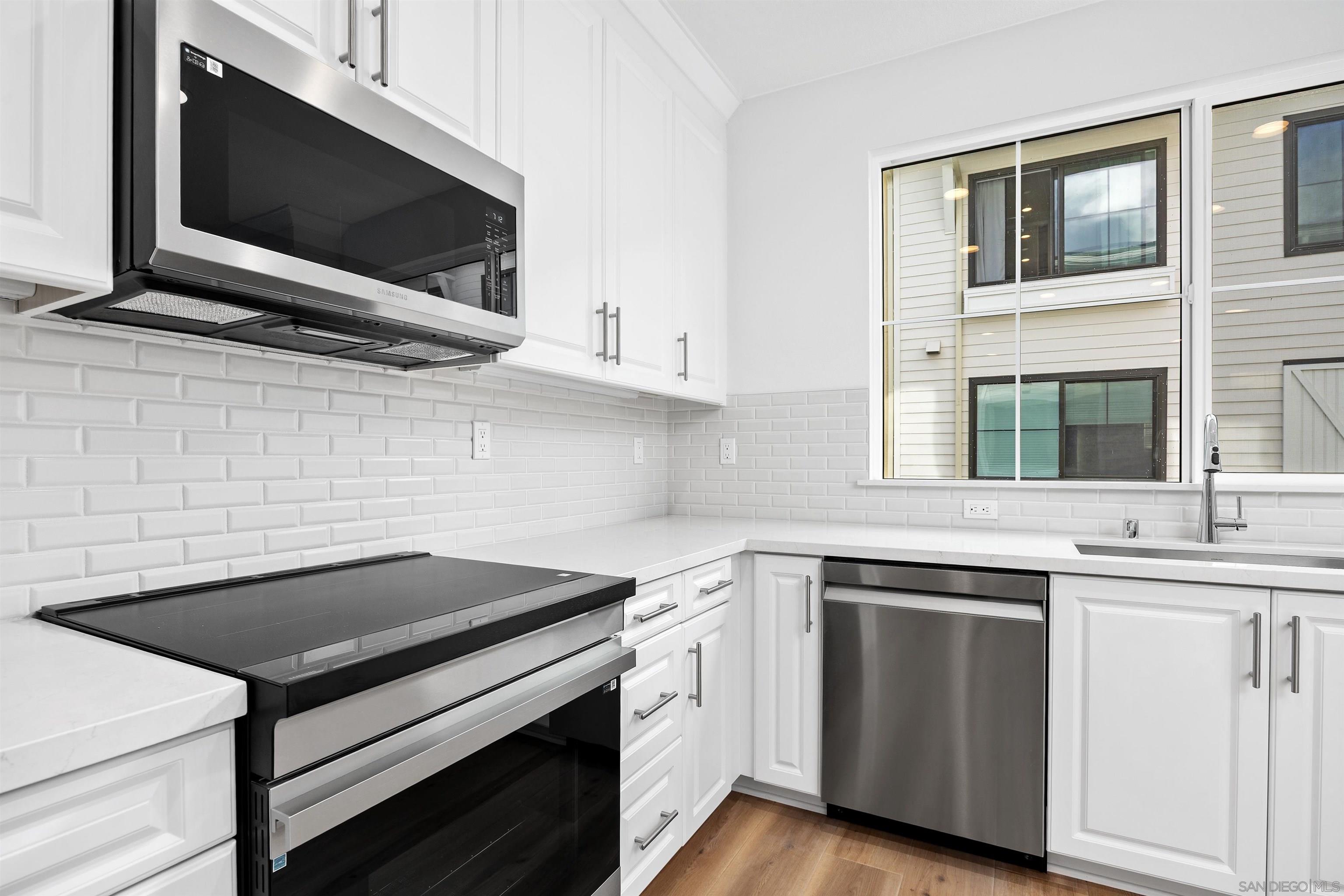 Detail Gallery Image 8 of 27 For 2572  Chamomile, Carlsbad,  CA 92008 - 3 Beds | 2/2 Baths