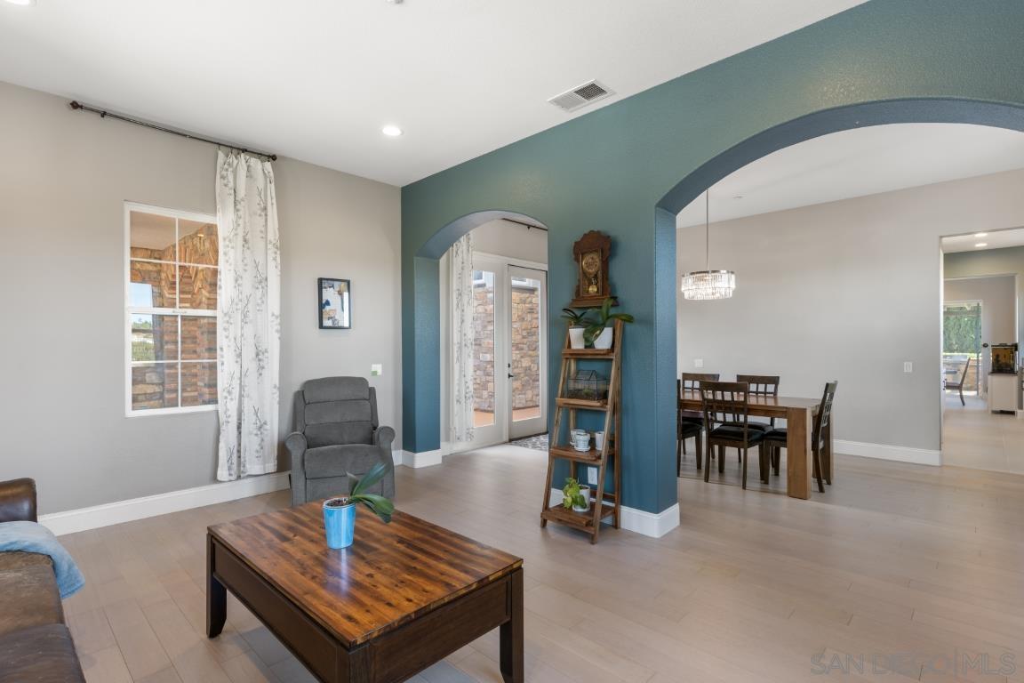 Detail Gallery Image 14 of 52 For 310  Highland Oaks, Fallbrook,  CA 92028 - 5 Beds | 4/1 Baths