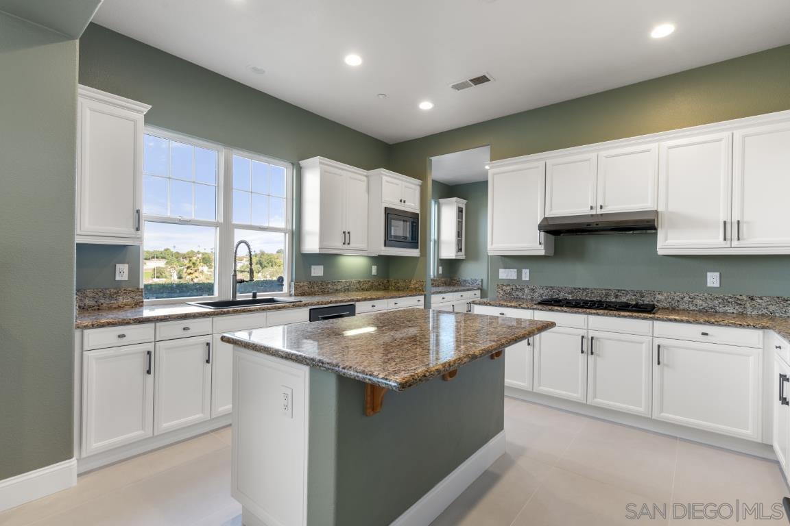 Detail Gallery Image 7 of 52 For 310  Highland Oaks, Fallbrook,  CA 92028 - 5 Beds | 4/1 Baths