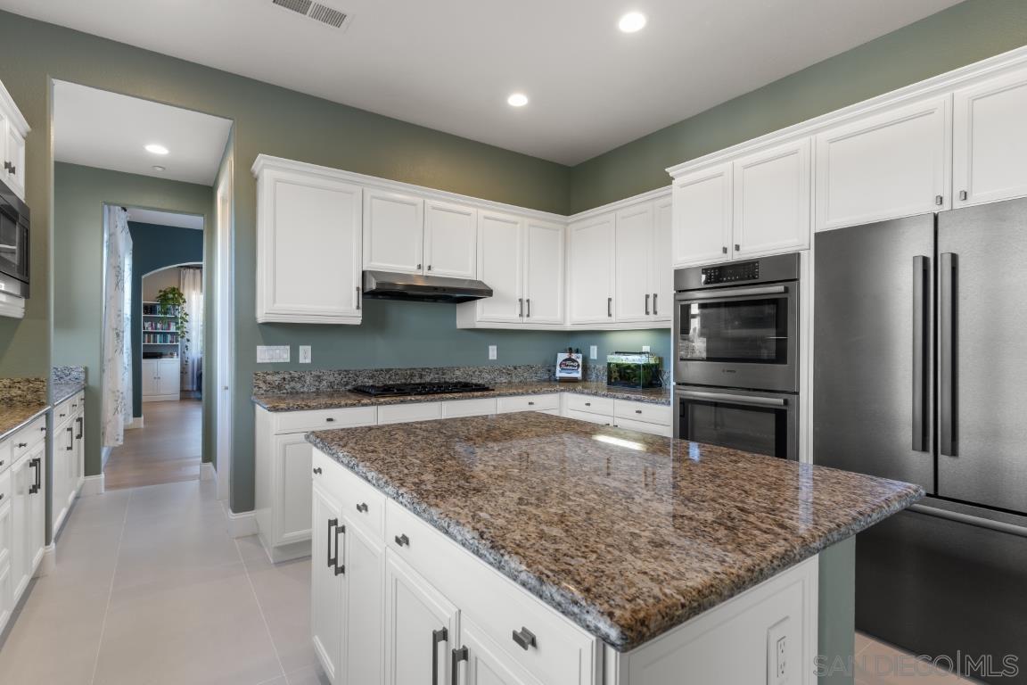 Detail Gallery Image 8 of 52 For 310  Highland Oaks, Fallbrook,  CA 92028 - 5 Beds | 4/1 Baths