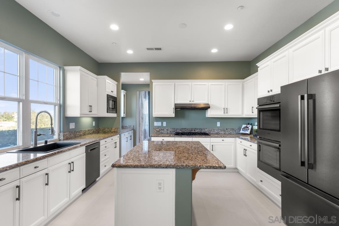 Detail Gallery Image 9 of 52 For 310  Highland Oaks, Fallbrook,  CA 92028 - 5 Beds | 4/1 Baths