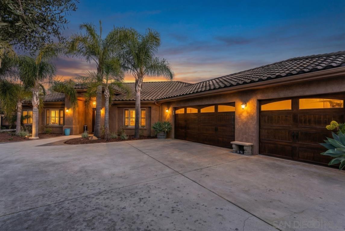 Detail Gallery Image 2 of 41 For 1195  via Encinos, Fallbrook,  CA 92028 - 5 Beds | 4 Baths