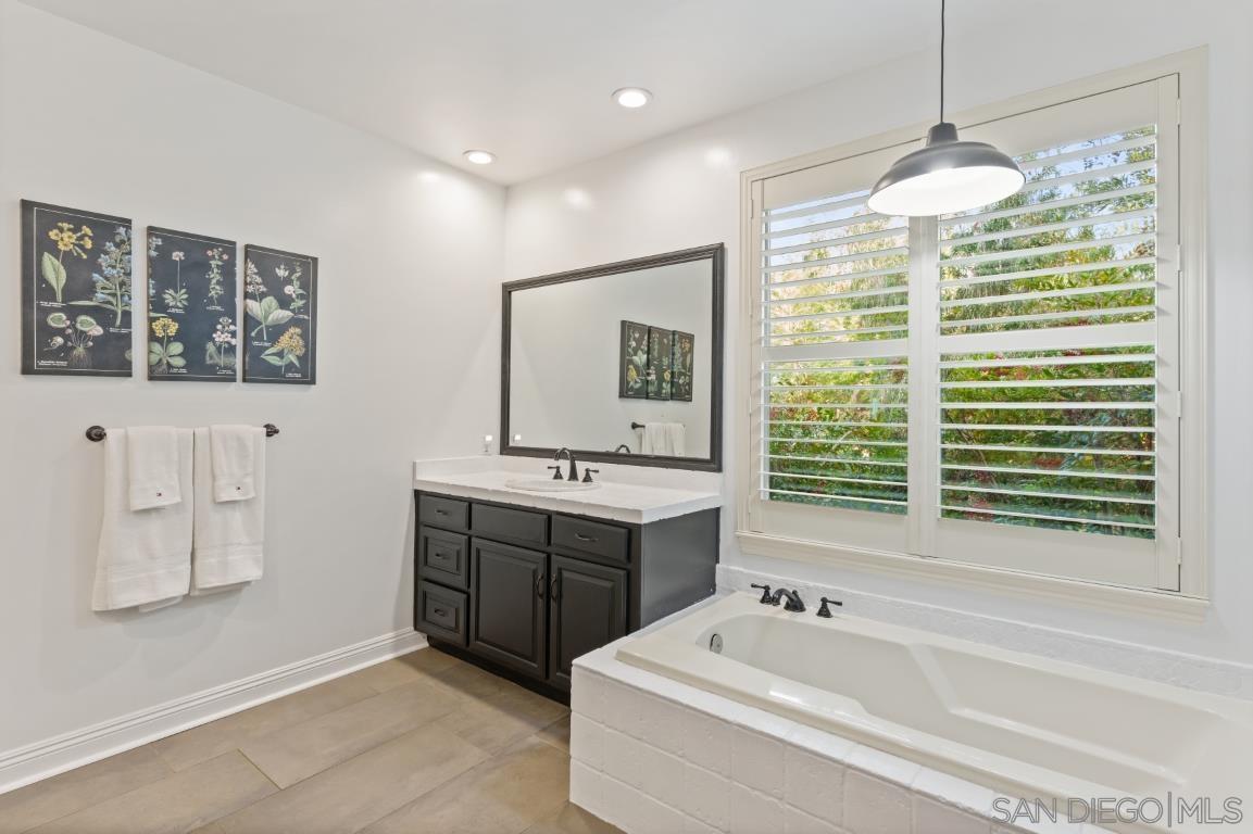 Detail Gallery Image 15 of 41 For 1195  via Encinos, Fallbrook,  CA 92028 - 5 Beds | 4 Baths